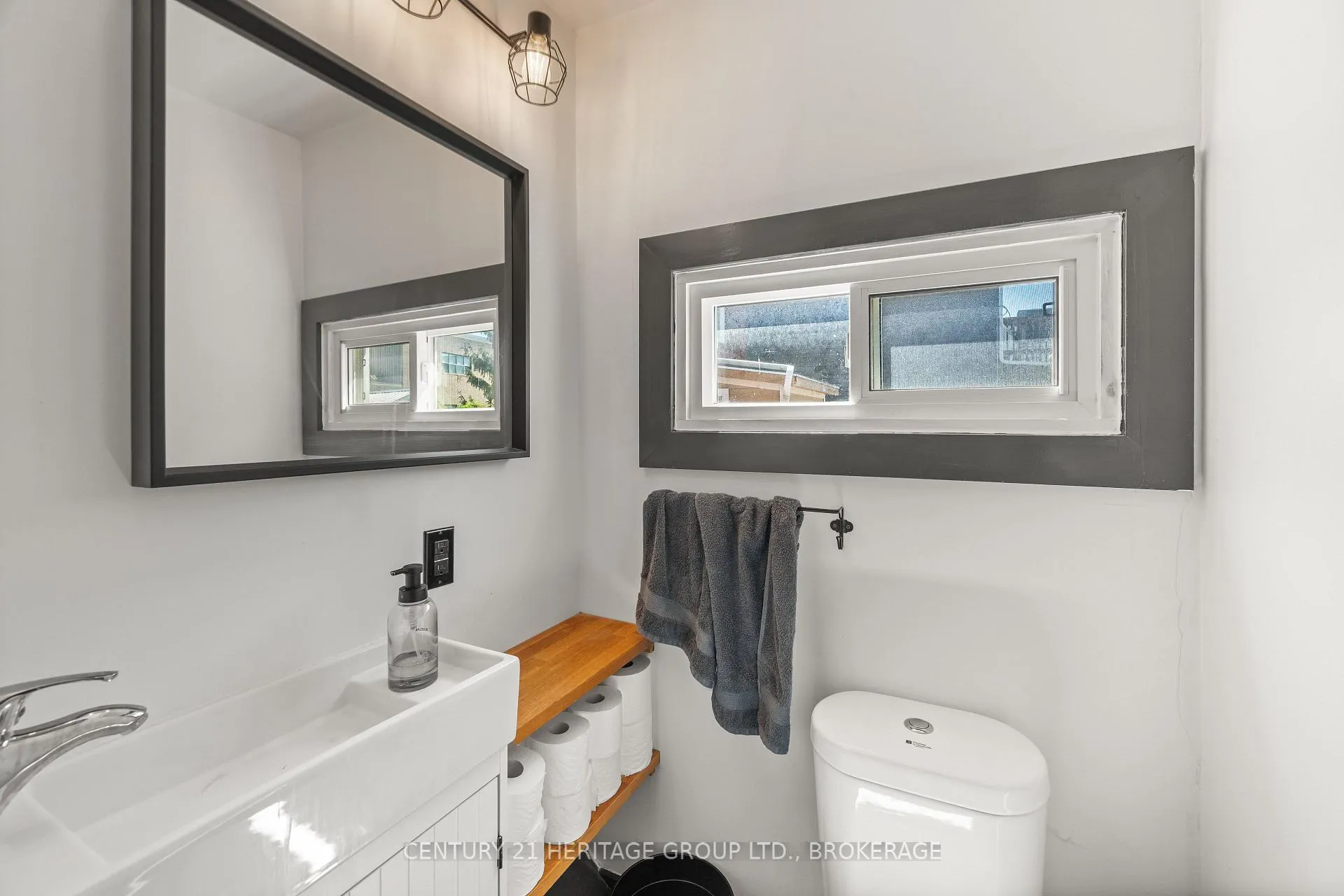 Photo 18 of 127 Stephen Street N, Kingston, East of Sir John A. Blvd — HOMEH