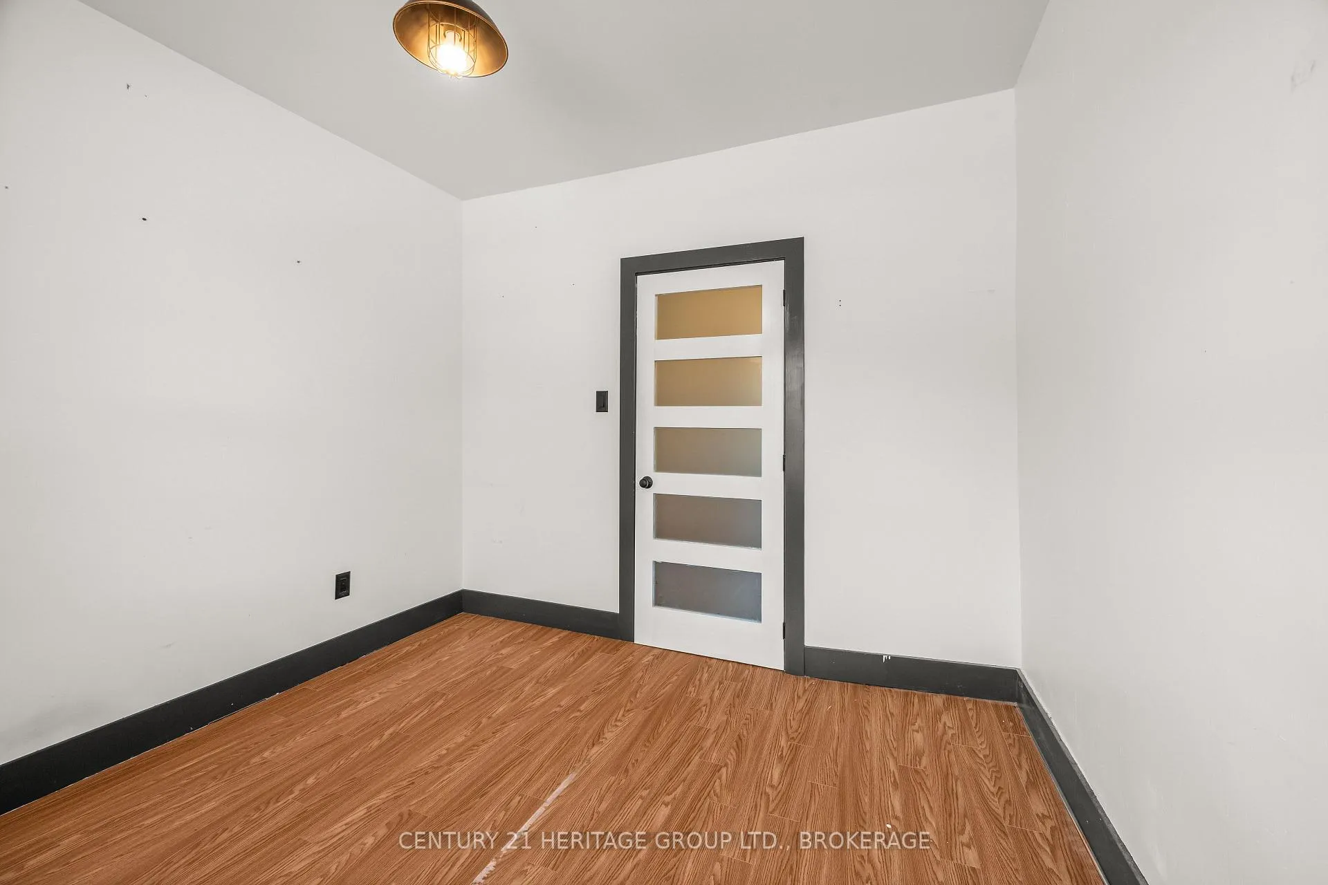 Photo 27 of 127 Stephen Street N, Kingston, East of Sir John A. Blvd — HOMEH