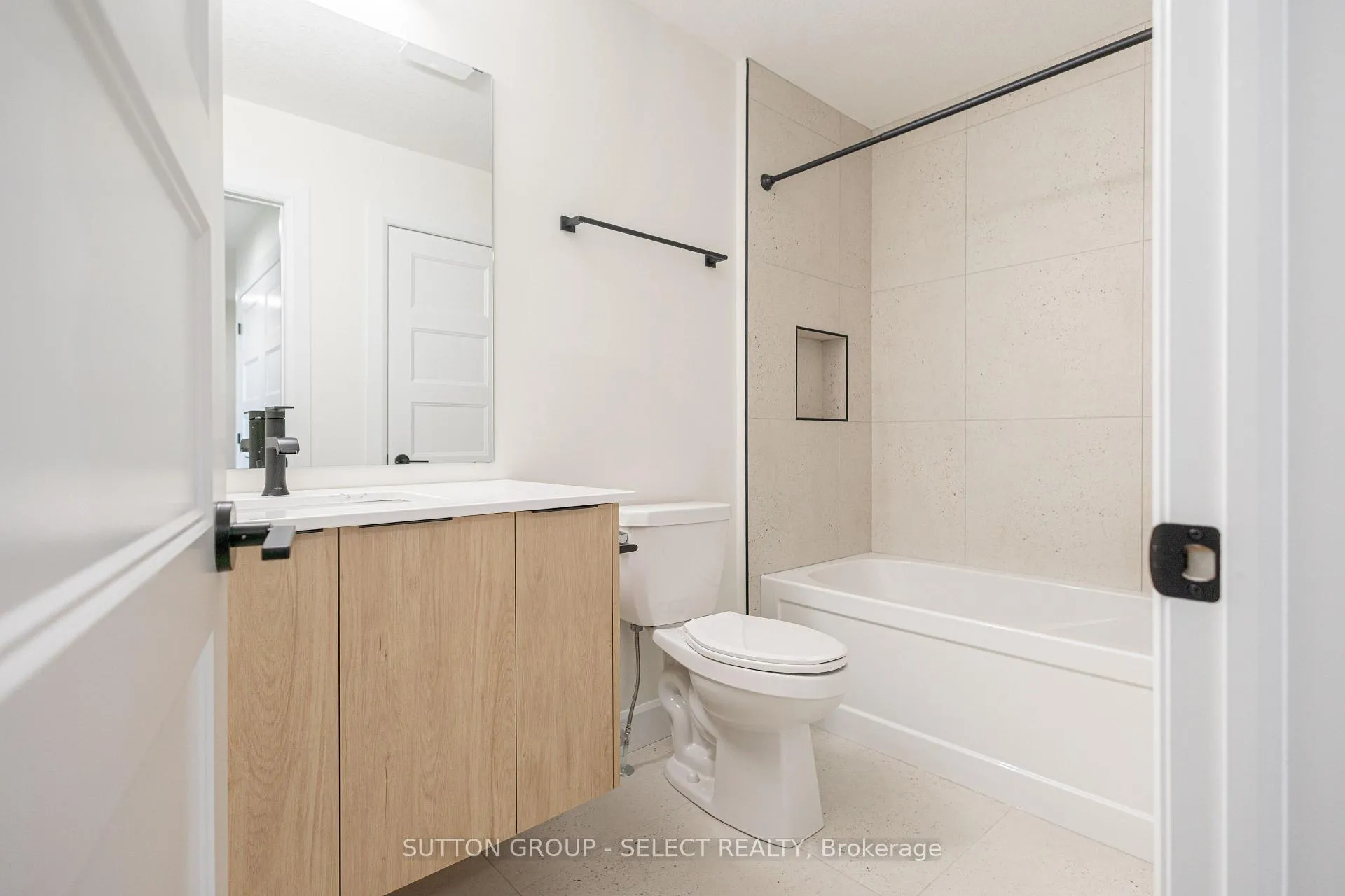 Photo 31 of Unit 12, 233 Upper Queen Street, Thames Centre, Thorndale — HOMEH