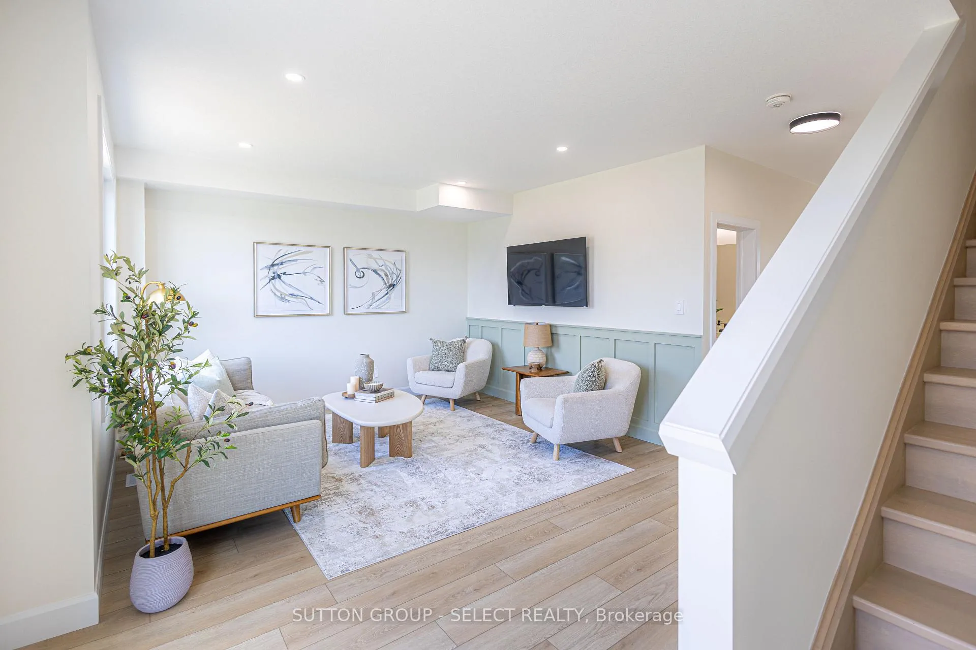 Photo 6 of Unit 14, 233 Upper Queen Street, Thames Centre, Thorndale — HOMEH