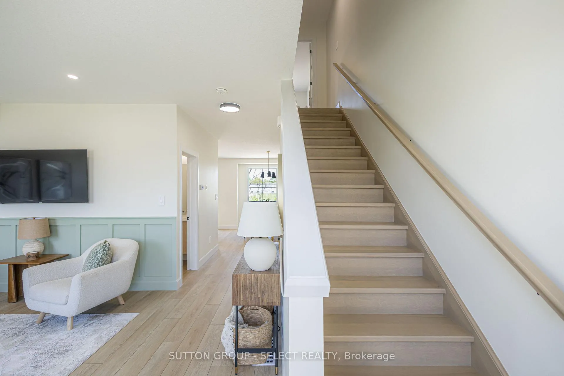 Photo 7 of Unit 14, 233 Upper Queen Street, Thames Centre, Thorndale — HOMEH