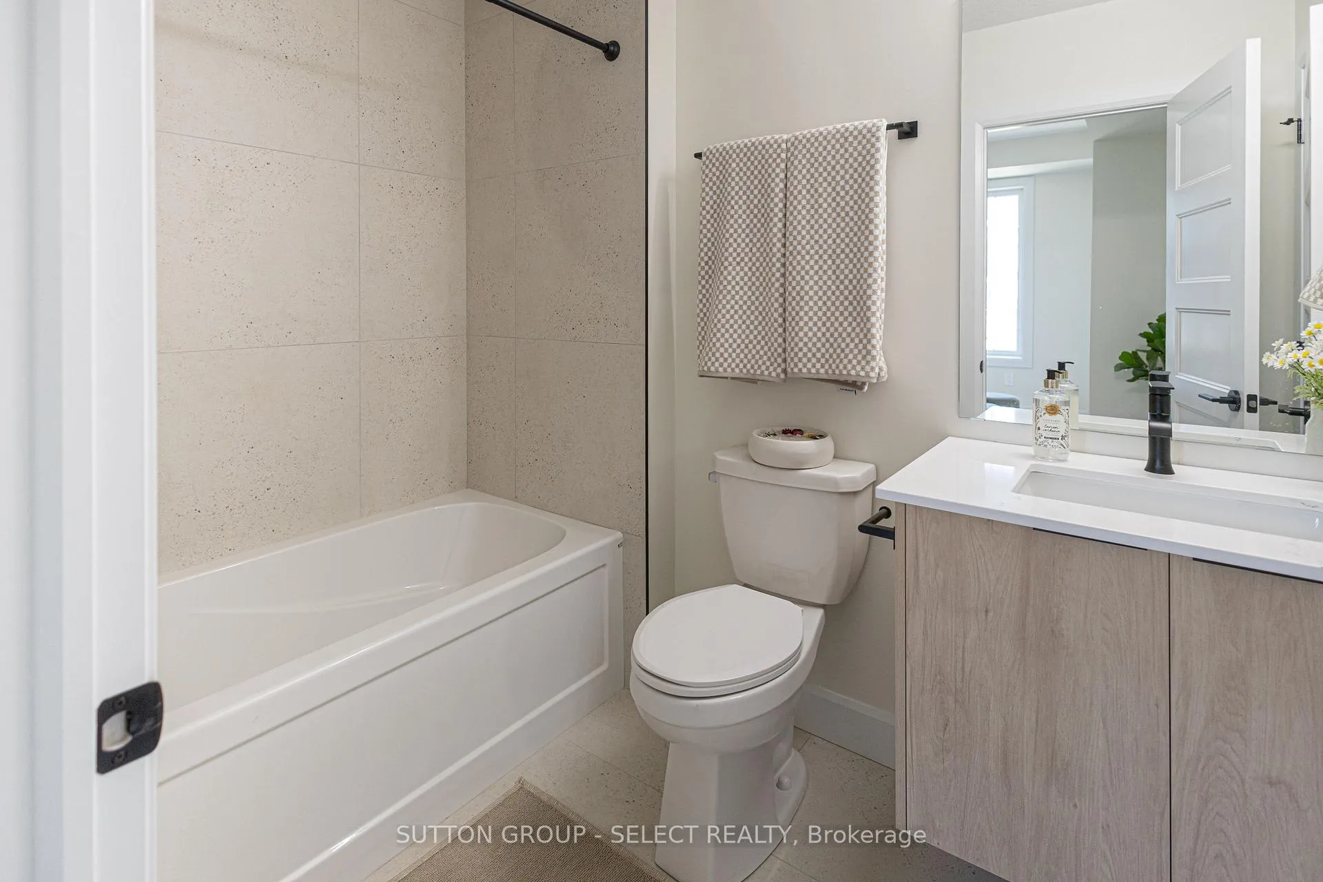 Photo 25 of Unit 14, 233 Upper Queen Street, Thames Centre, Thorndale — HOMEH