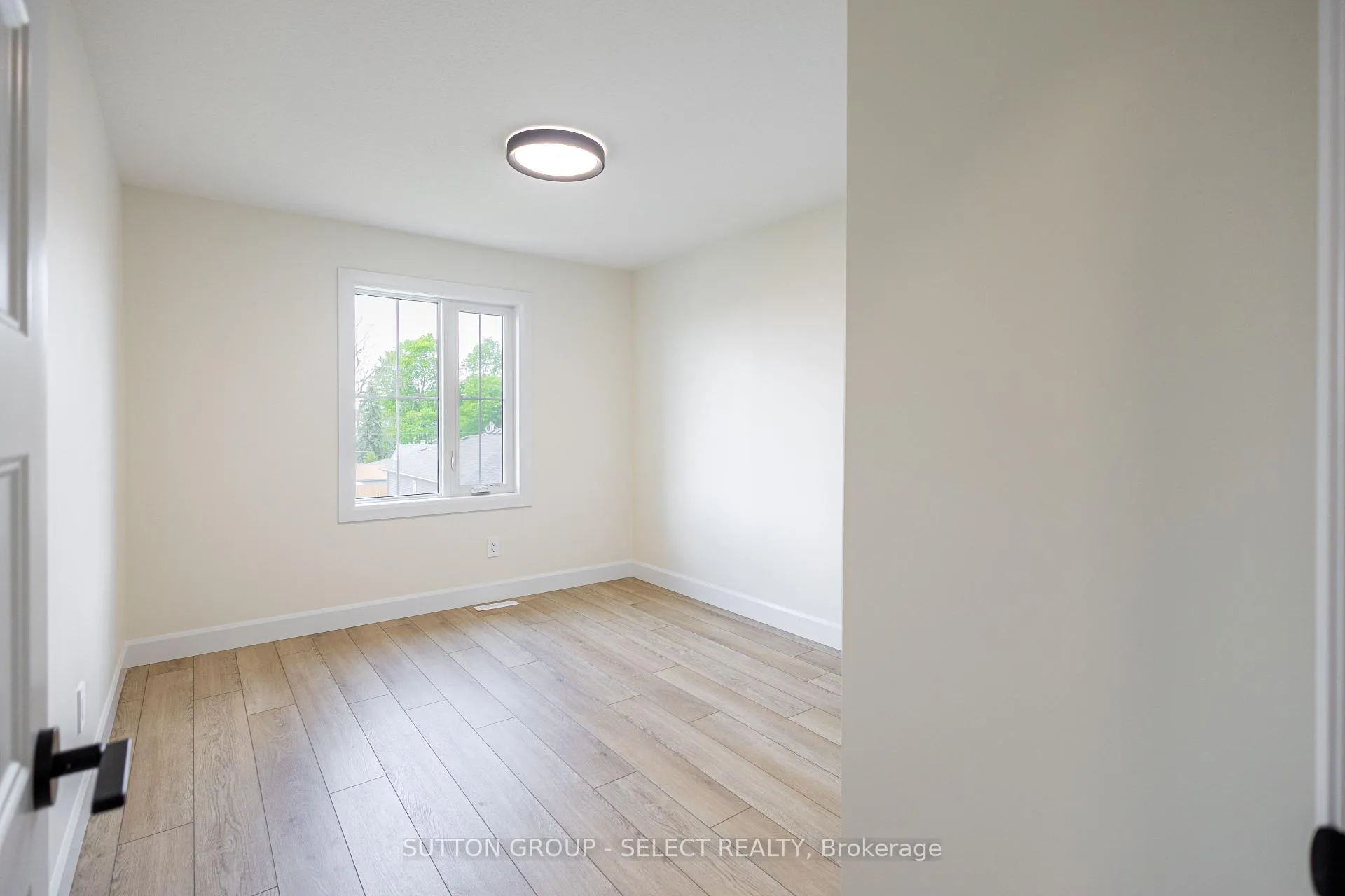 Photo 31 of Unit 14, 233 Upper Queen Street, Thames Centre, Thorndale — HOMEH