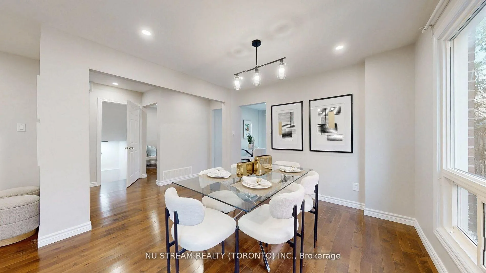 Photo 8 of 26 Trothen Circle, Markham, Markham Village — HOMEH