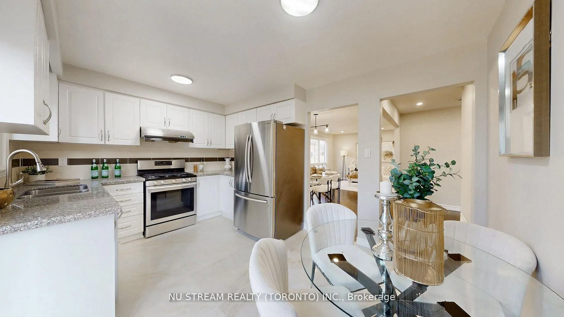 Photo 15 of 26 Trothen Circle, Markham, Markham Village — HOMEH