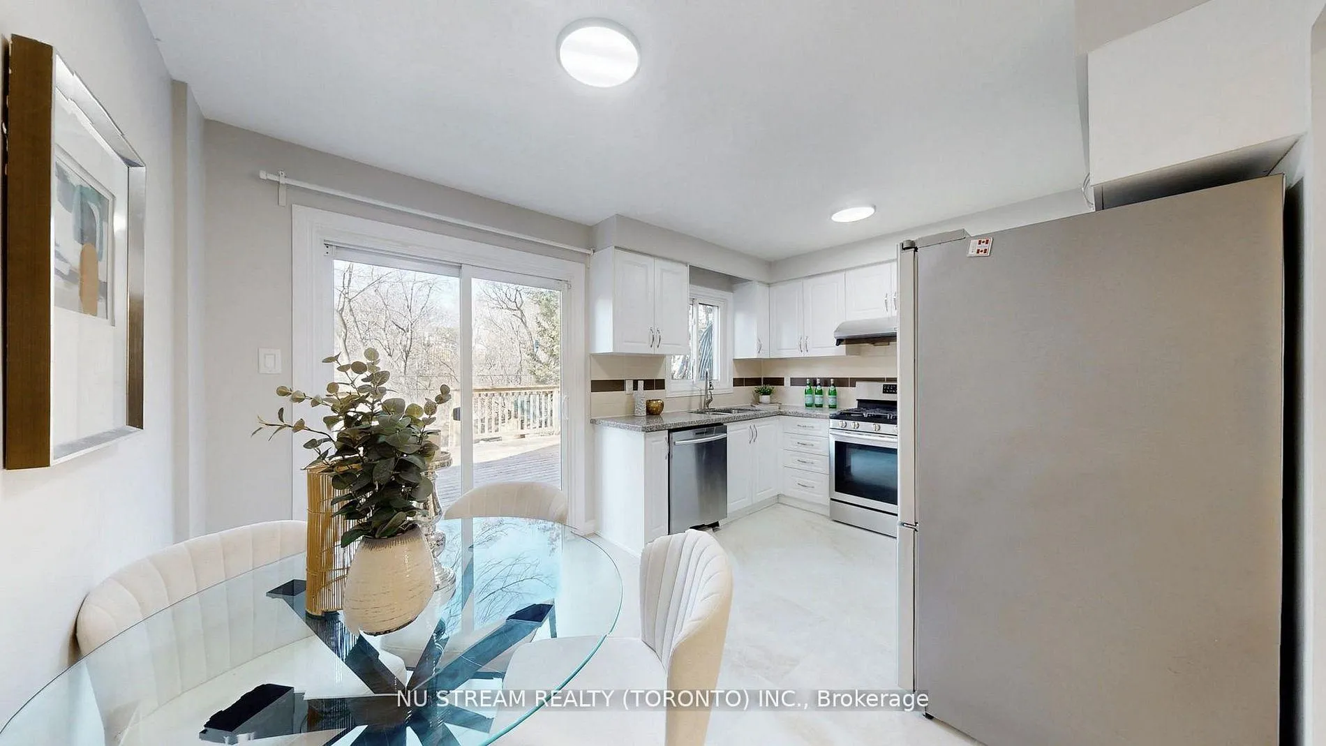 Photo 16 of 26 Trothen Circle, Markham, Markham Village — HOMEH
