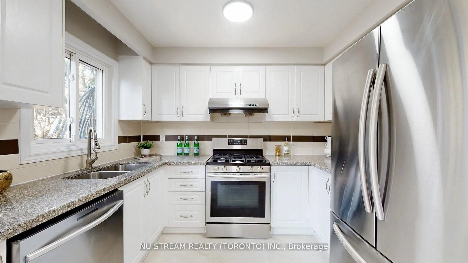 Photo 17 of 26 Trothen Circle, Markham, Markham Village — HOMEH