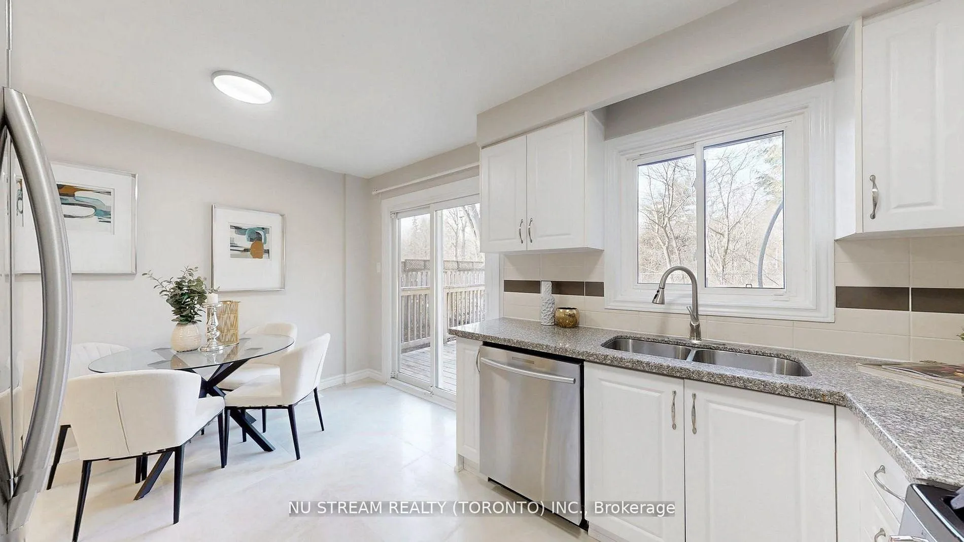 Photo 18 of 26 Trothen Circle, Markham, Markham Village — HOMEH