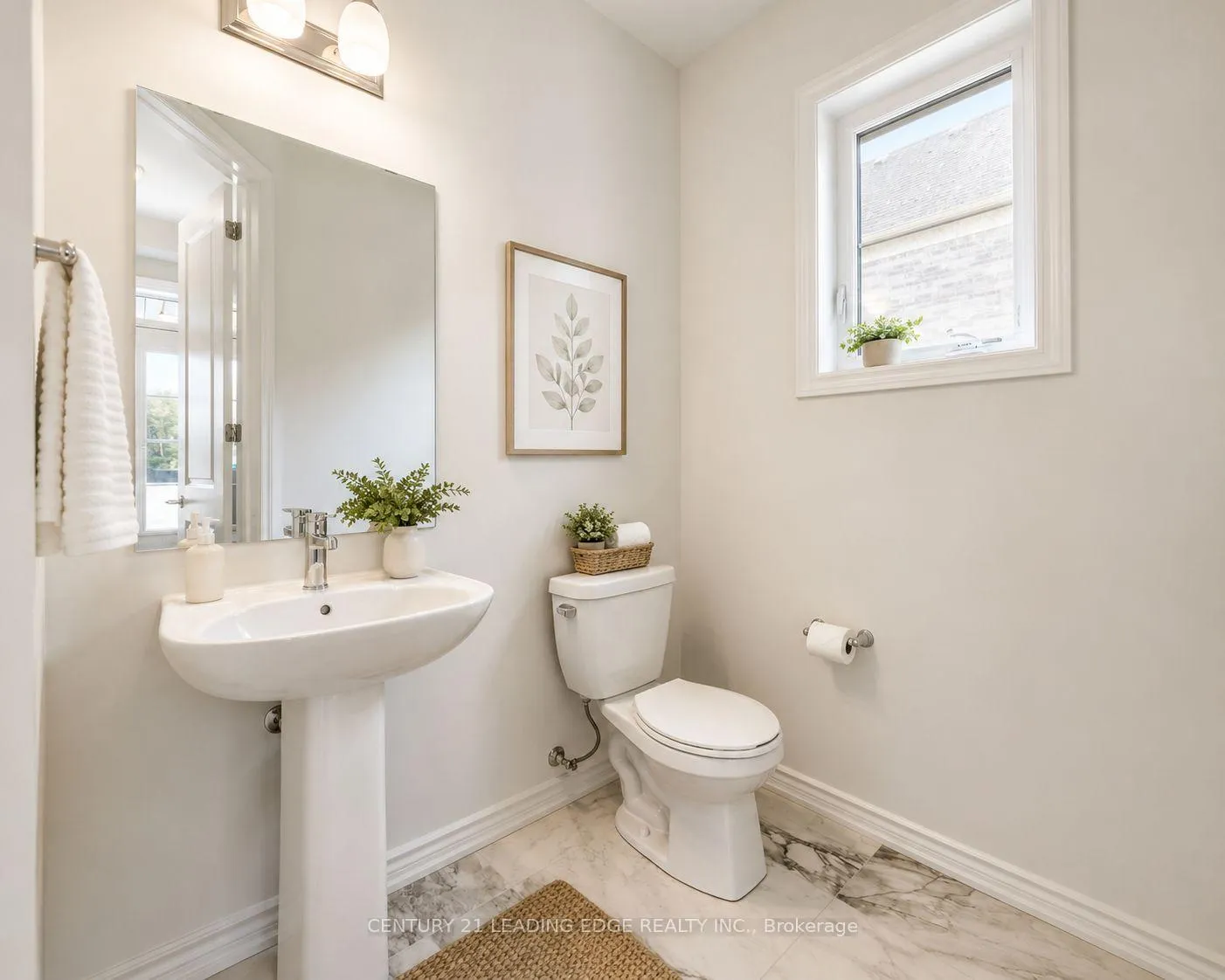 Photo 4 of 66 Donald Cameron Crescent, Clarington, Courtice — HOMEH