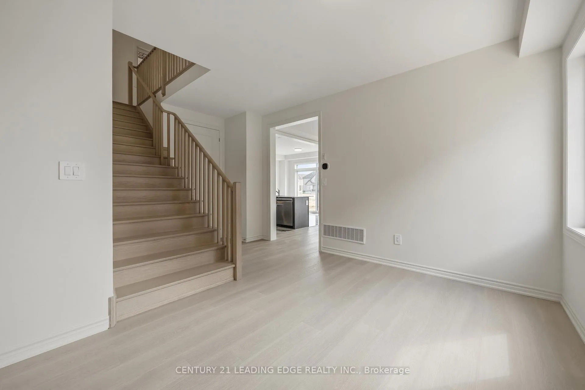 Photo 9 of 66 Donald Cameron Crescent, Clarington, Courtice — HOMEH