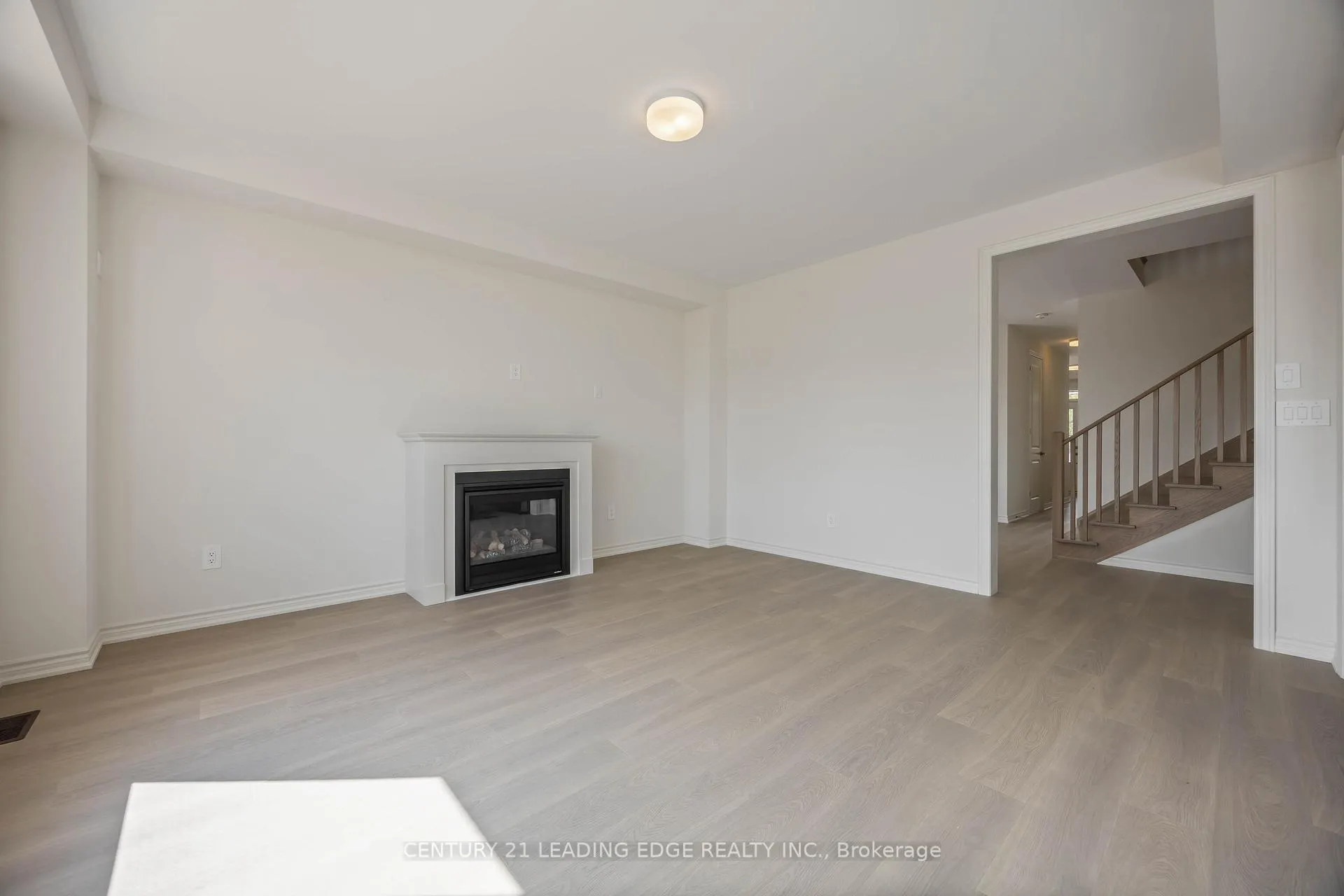 Photo 16 of 66 Donald Cameron Crescent, Clarington, Courtice — HOMEH