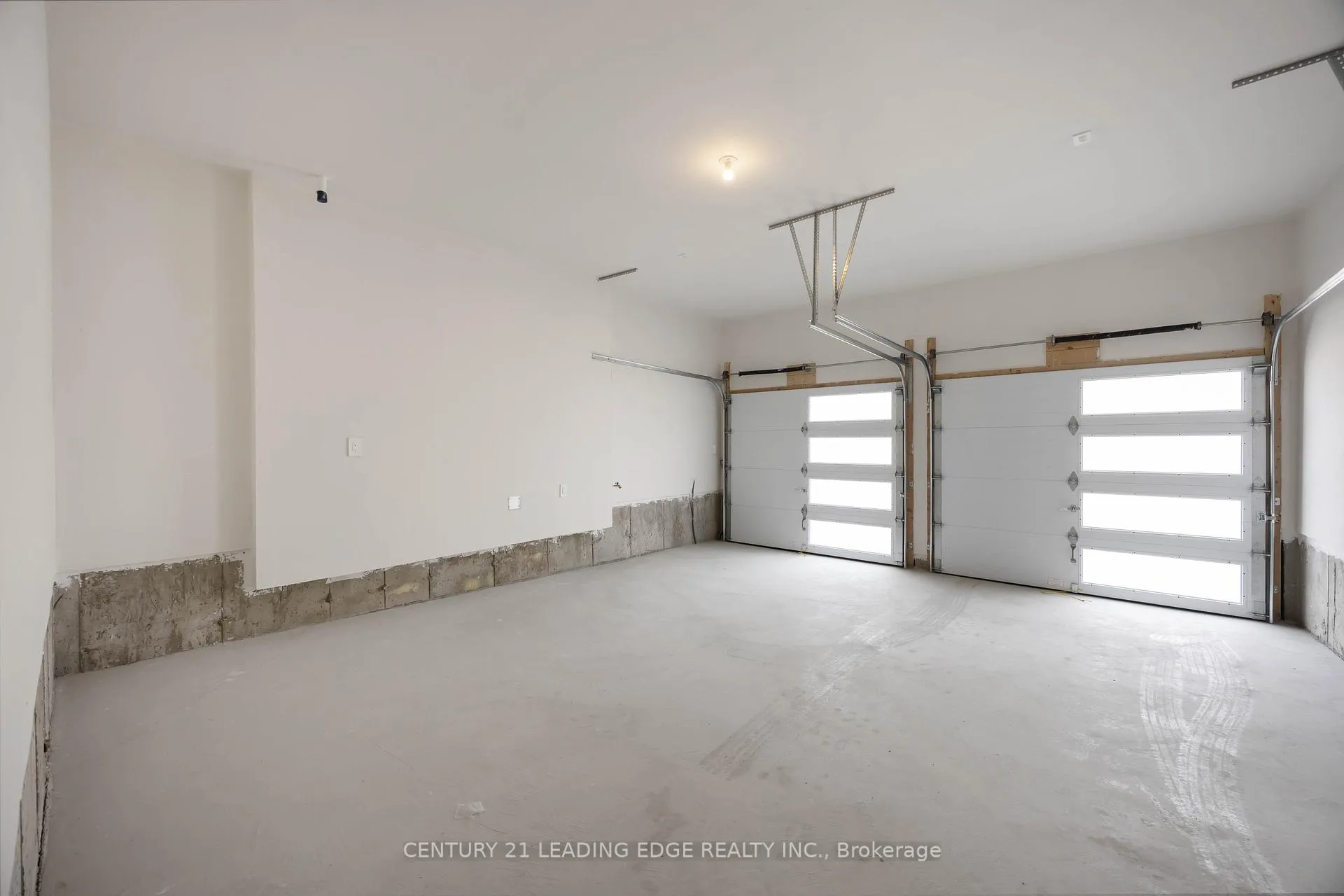 Photo 30 of 66 Donald Cameron Crescent, Clarington, Courtice — HOMEH