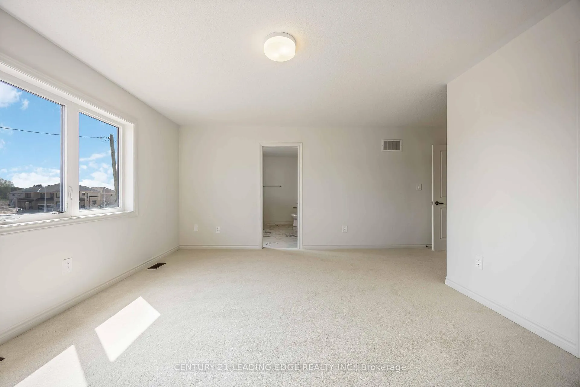 Photo 35 of 66 Donald Cameron Crescent, Clarington, Courtice — HOMEH