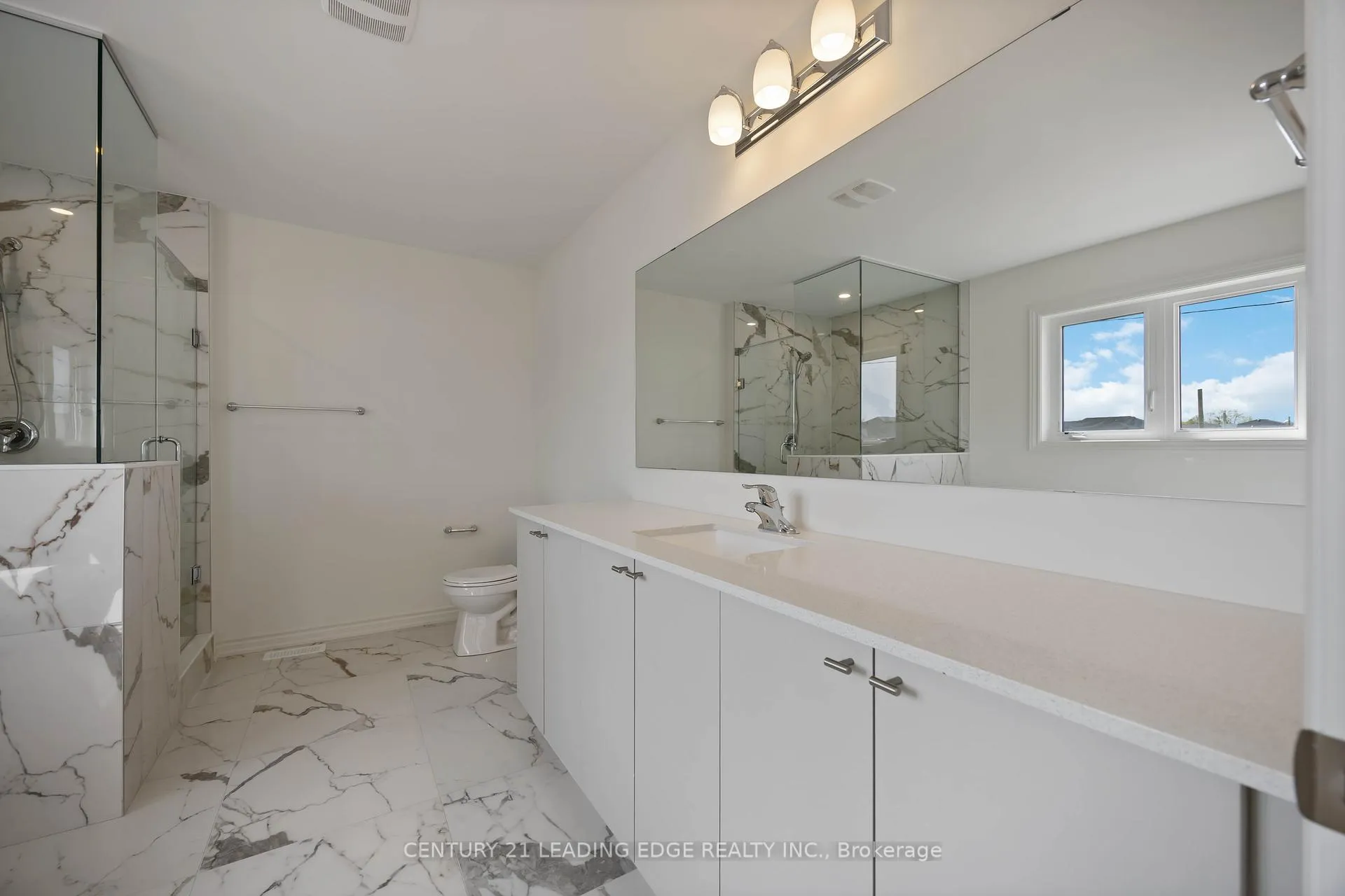 Photo 37 of 66 Donald Cameron Crescent, Clarington, Courtice — HOMEH
