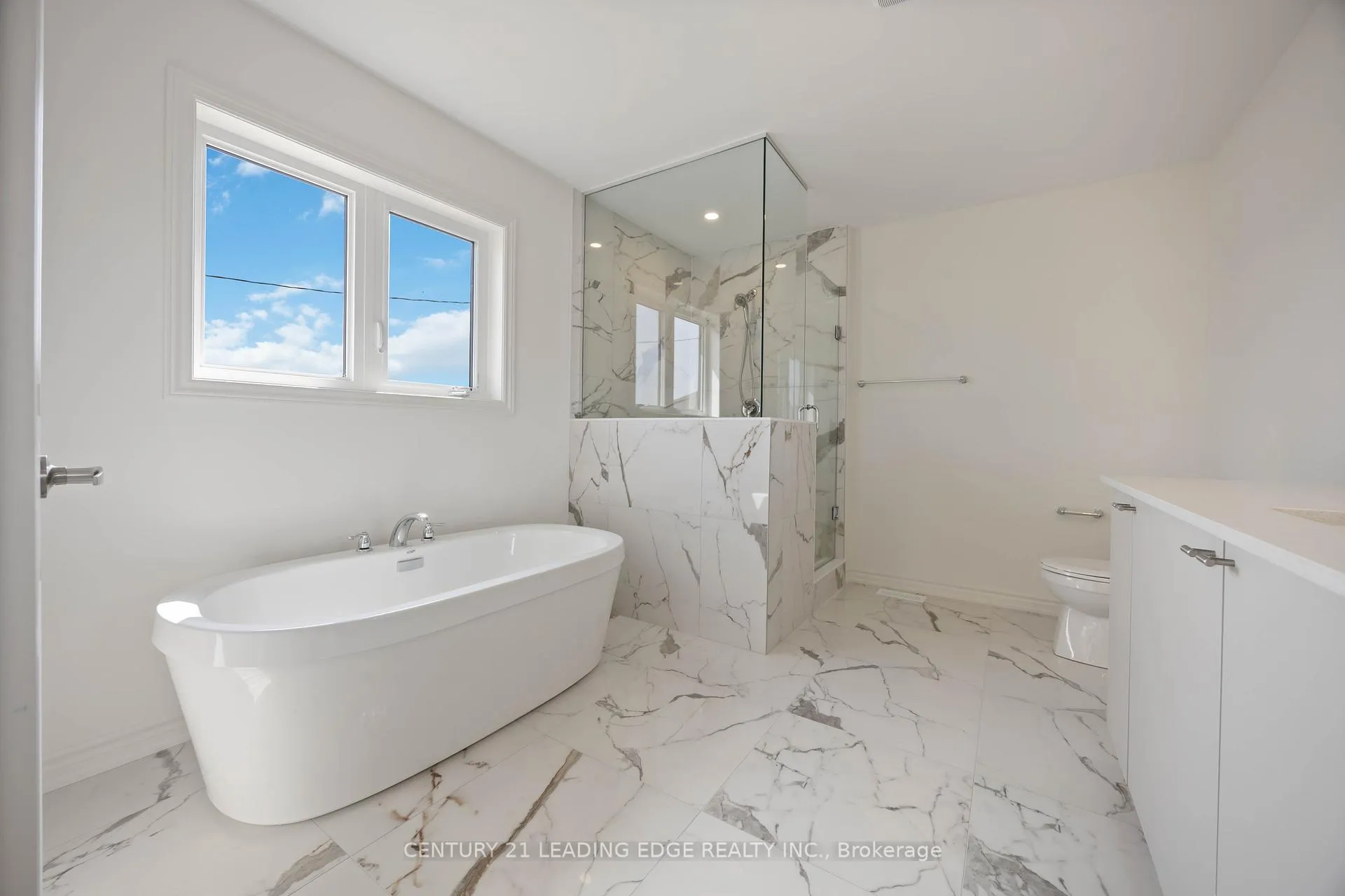 Photo 38 of 66 Donald Cameron Crescent, Clarington, Courtice — HOMEH
