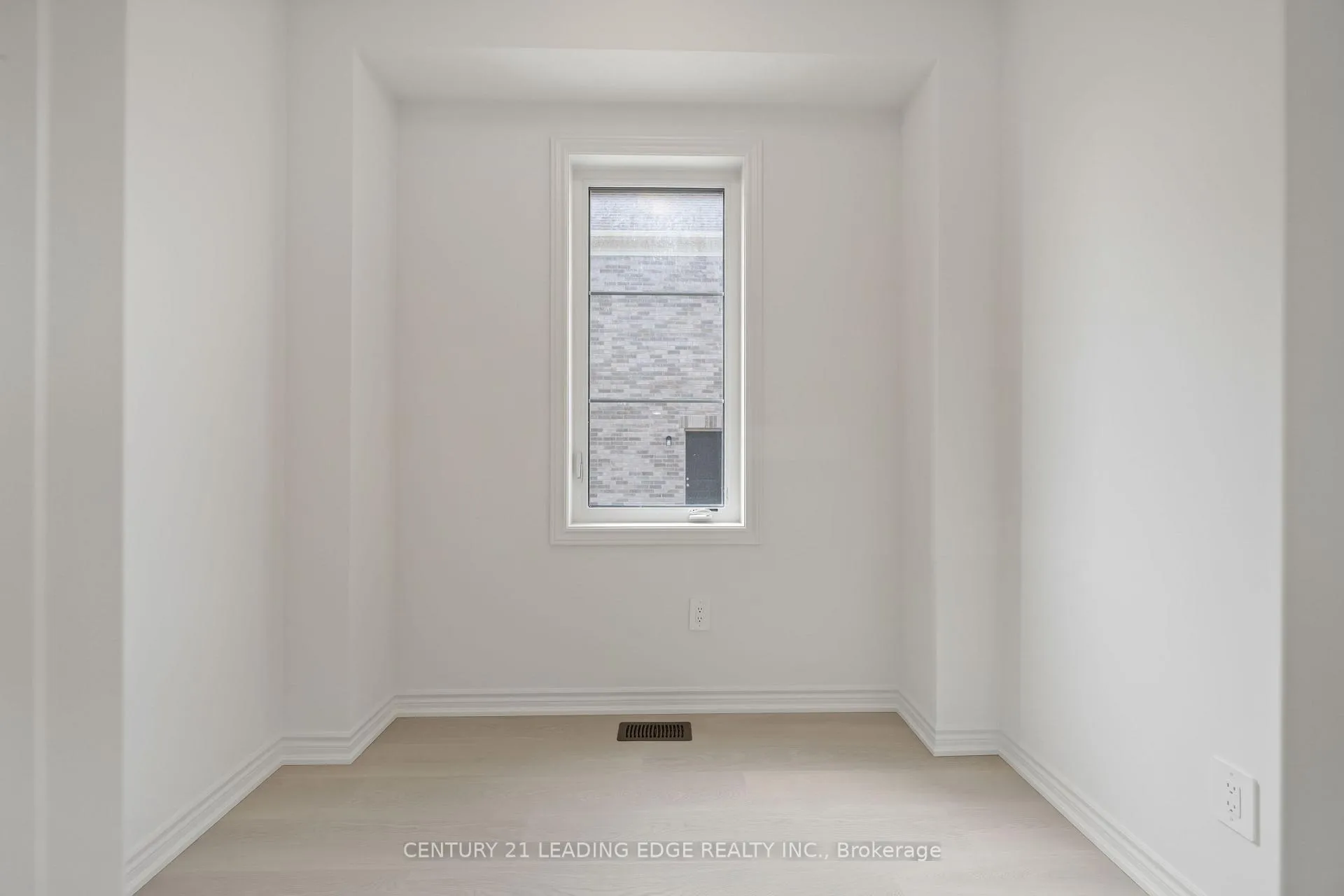 Photo 6 of 66 Donald Cameron Crescent, Clarington, Courtice — HOMEH