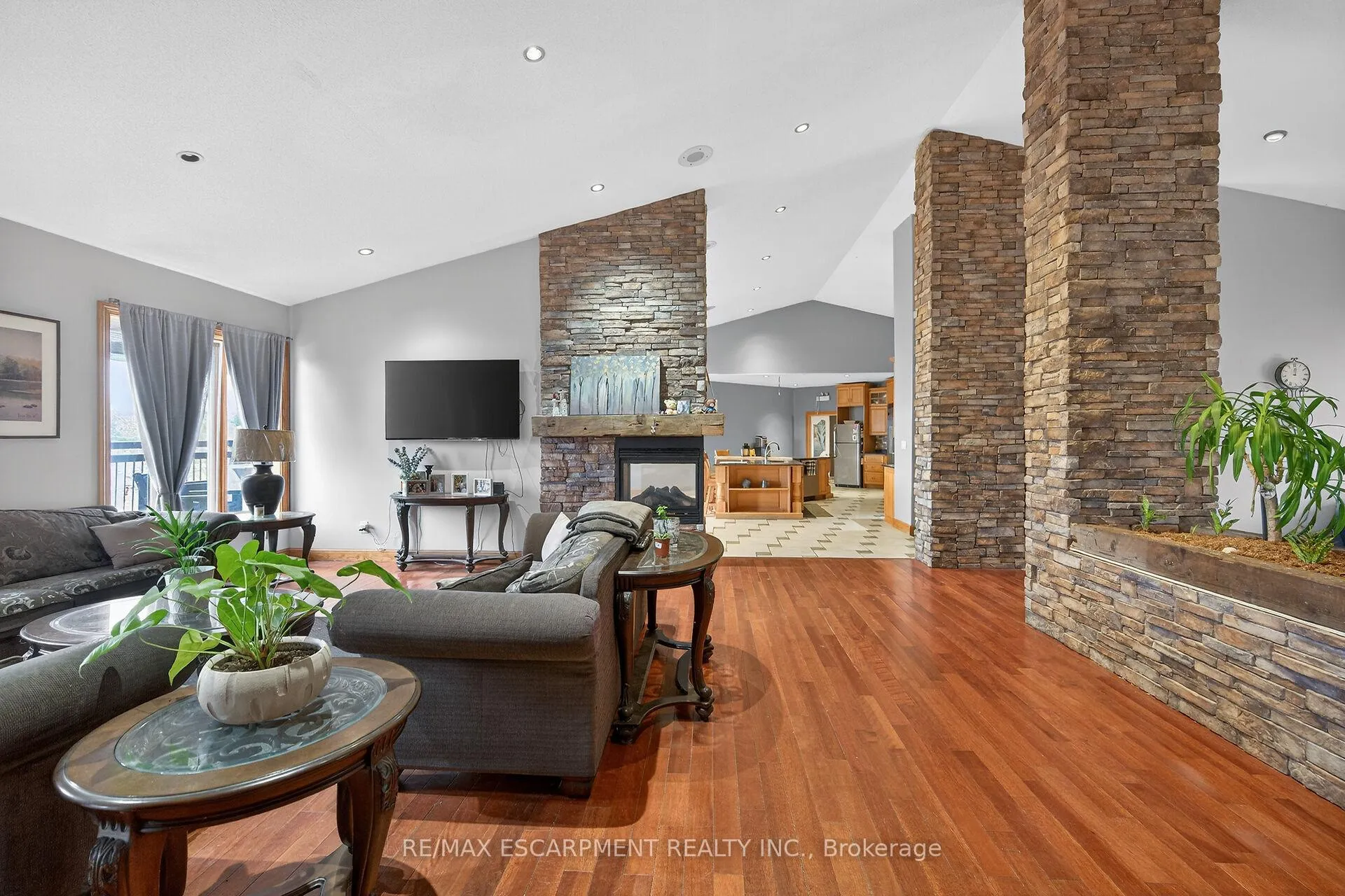 Photo 7 of 393 Old Onondaga Road E, Brant, Brantford Twp — HOMEH