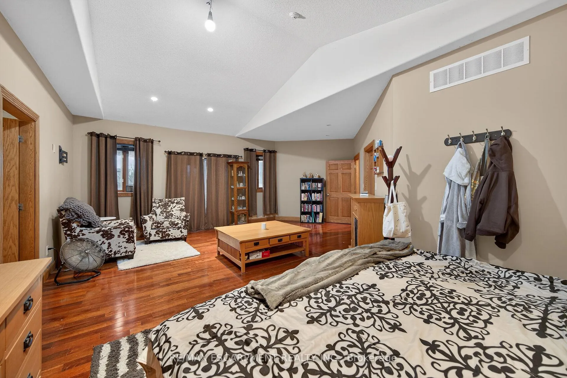 Photo 13 of 393 Old Onondaga Road E, Brant, Brantford Twp — HOMEH