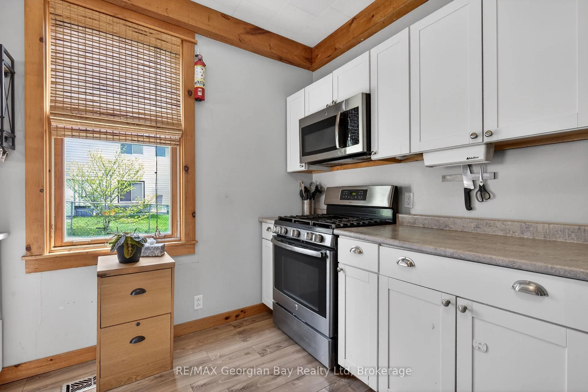 Photo 9 of 14 Centre Street, Penetanguishene — HOMEH