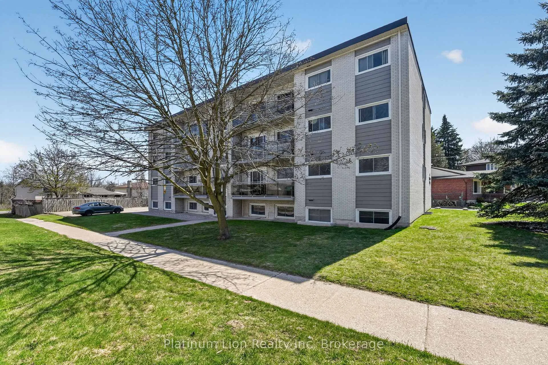 Photo 4 of Unit 7, 81 Kenwood Drive, Kitchener, Heritage Park - Kitchener — HOMEH