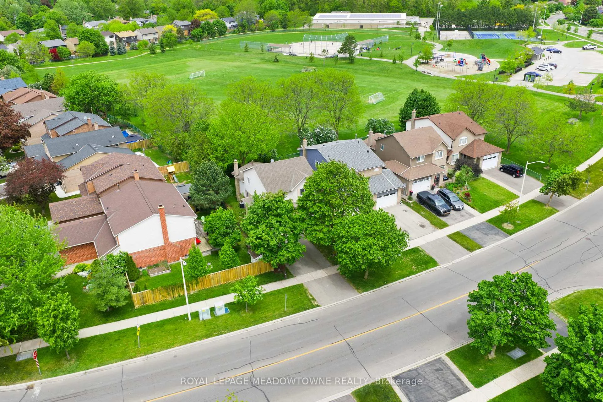 Photo 2 of 105 Laurier Avenue, Milton, Bronte Meadows — HOMEH