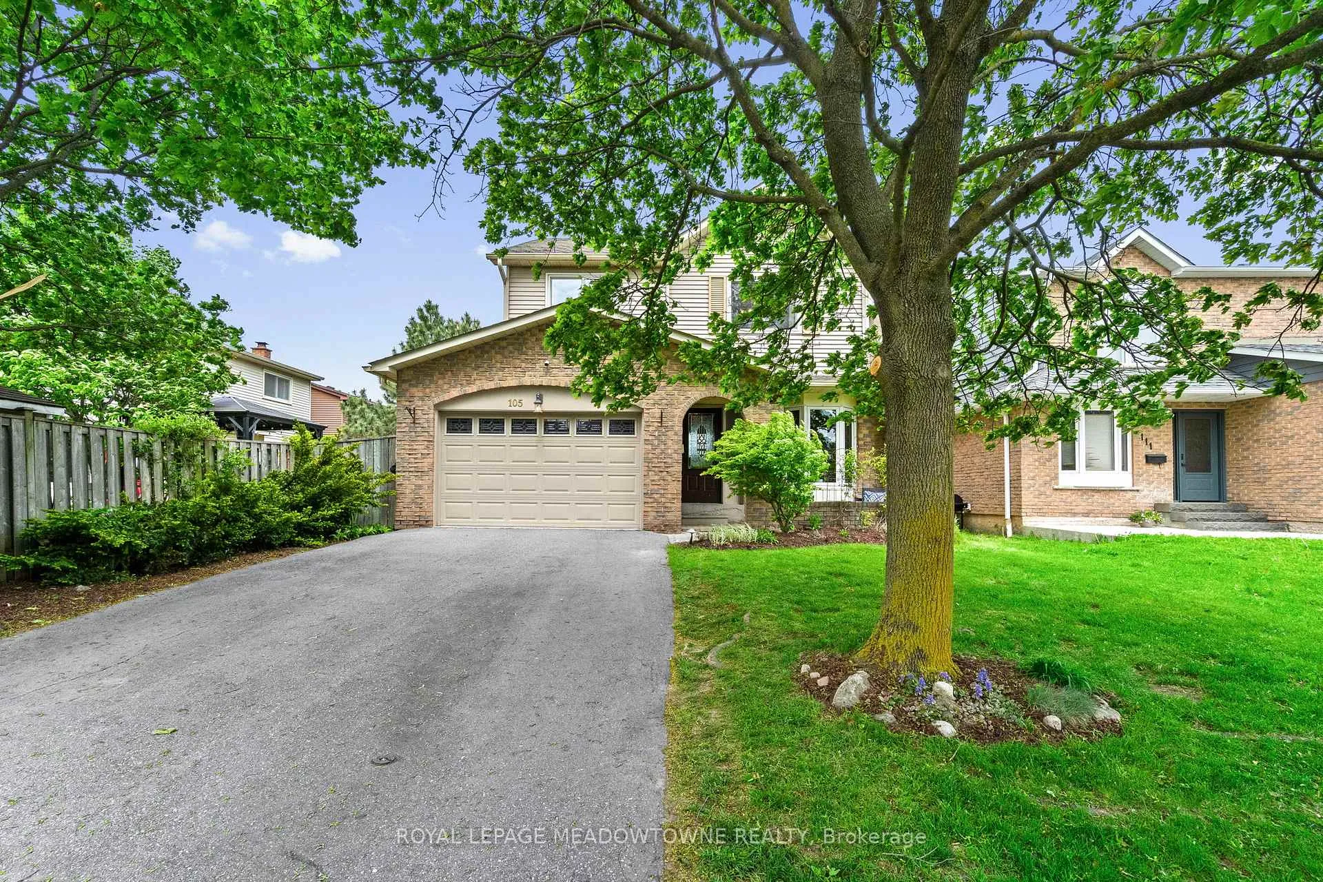 Photo 3 of 105 Laurier Avenue, Milton, Bronte Meadows — HOMEH