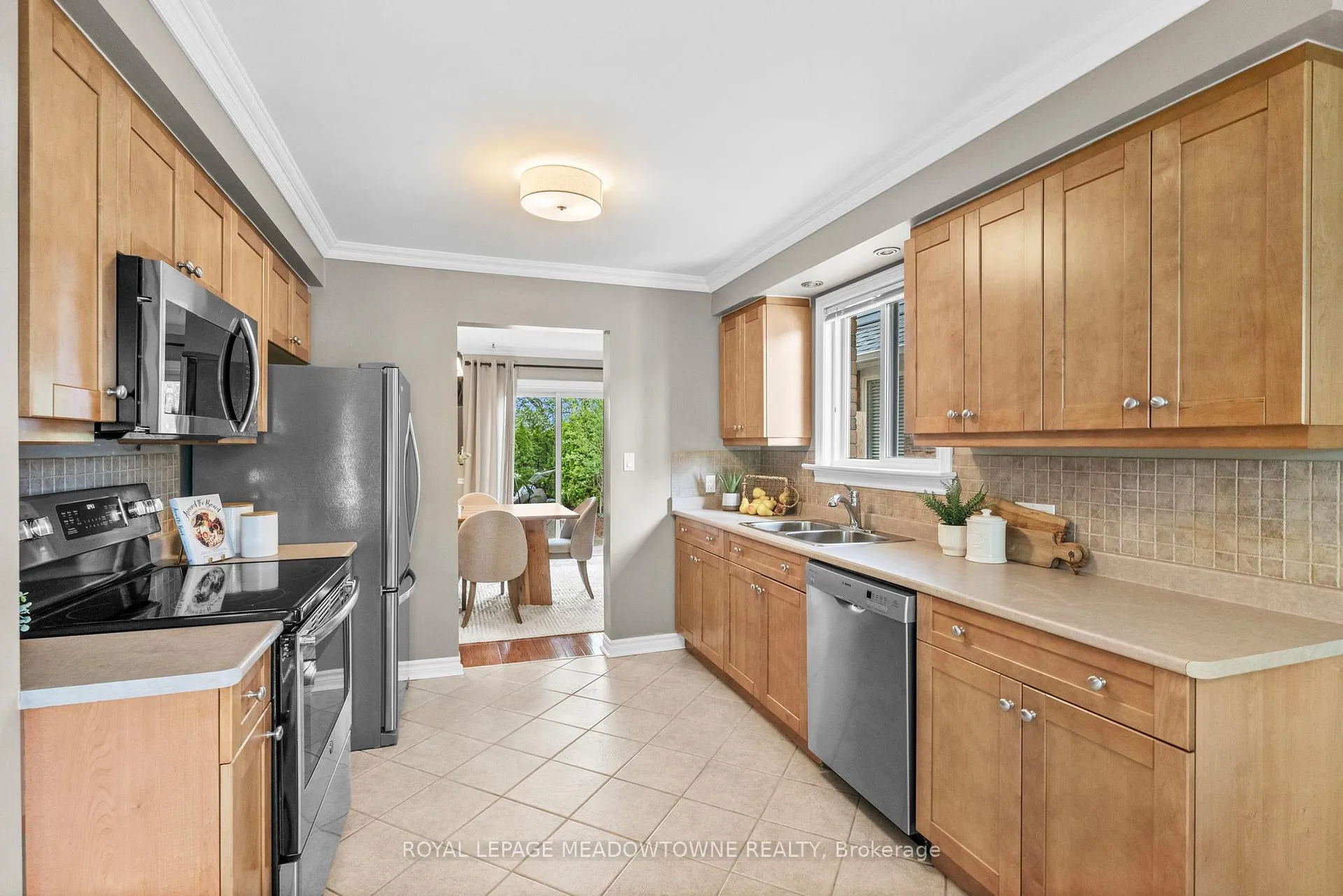 Photo 8 of 105 Laurier Avenue, Milton, Bronte Meadows — HOMEH