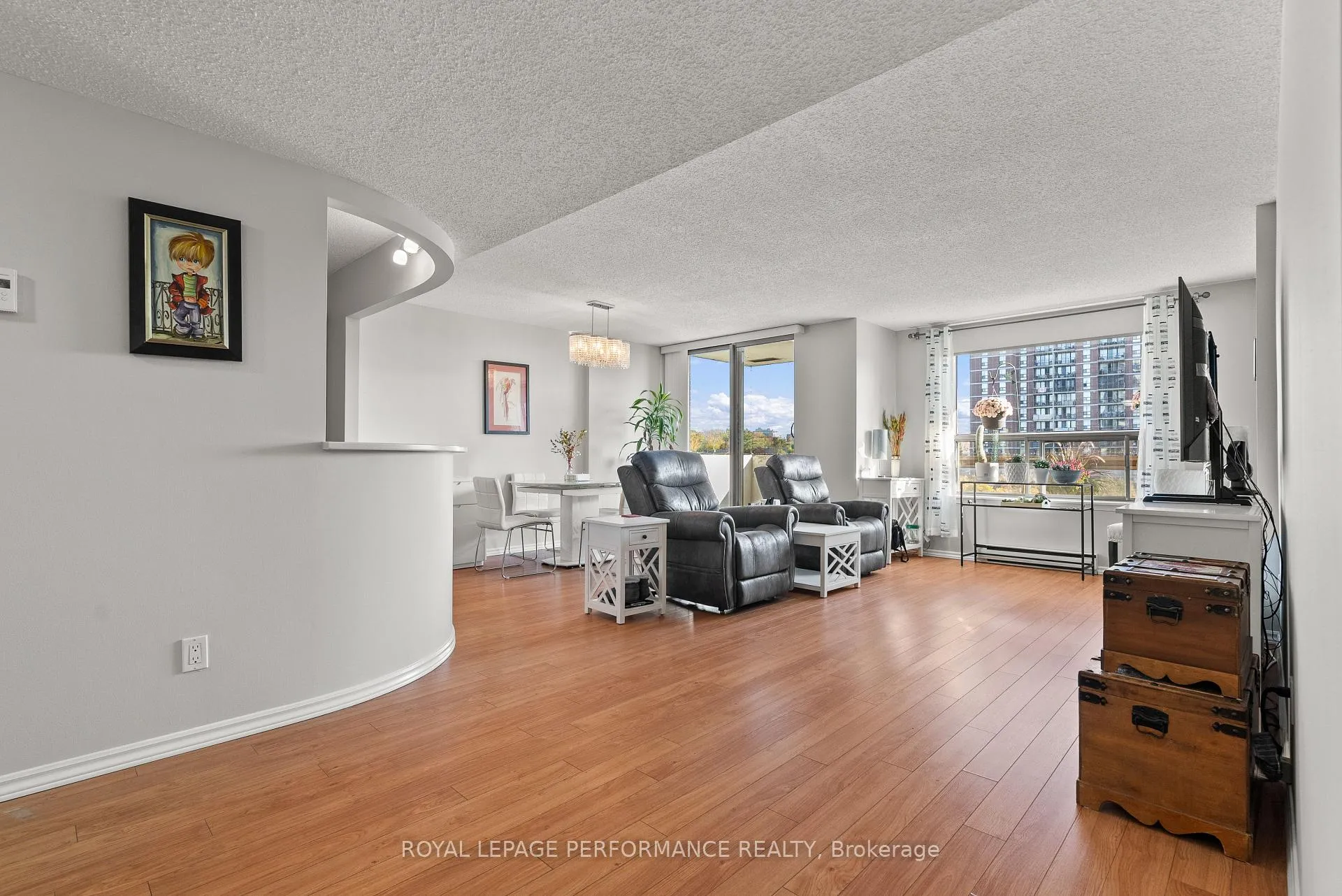 Photo 1 of Unit Unit #407, 200 Lafontaine Avenue, Ottawa, Vanier — HOMEH