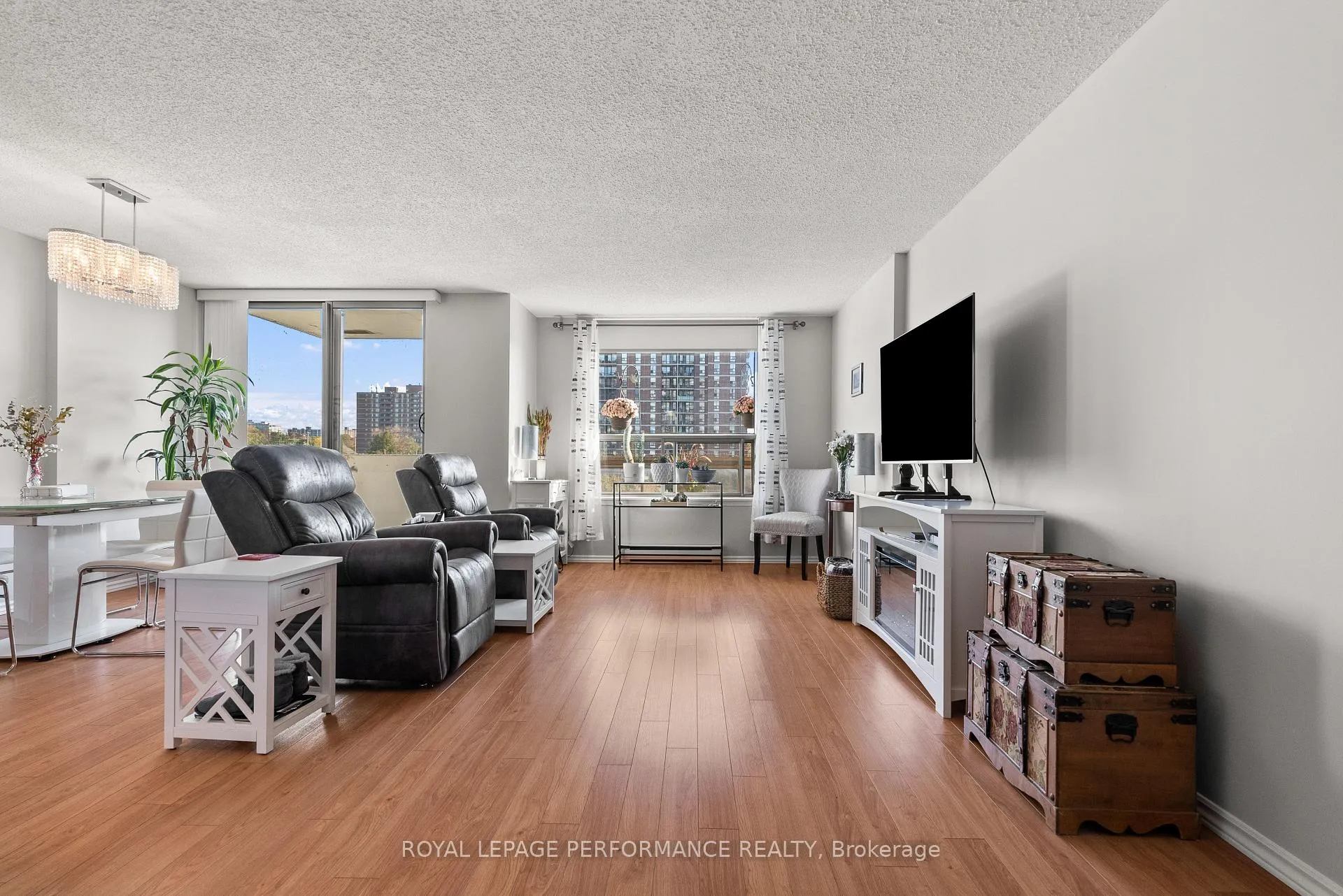 Photo 2 of Unit Unit #407, 200 Lafontaine Avenue, Ottawa, Vanier — HOMEH