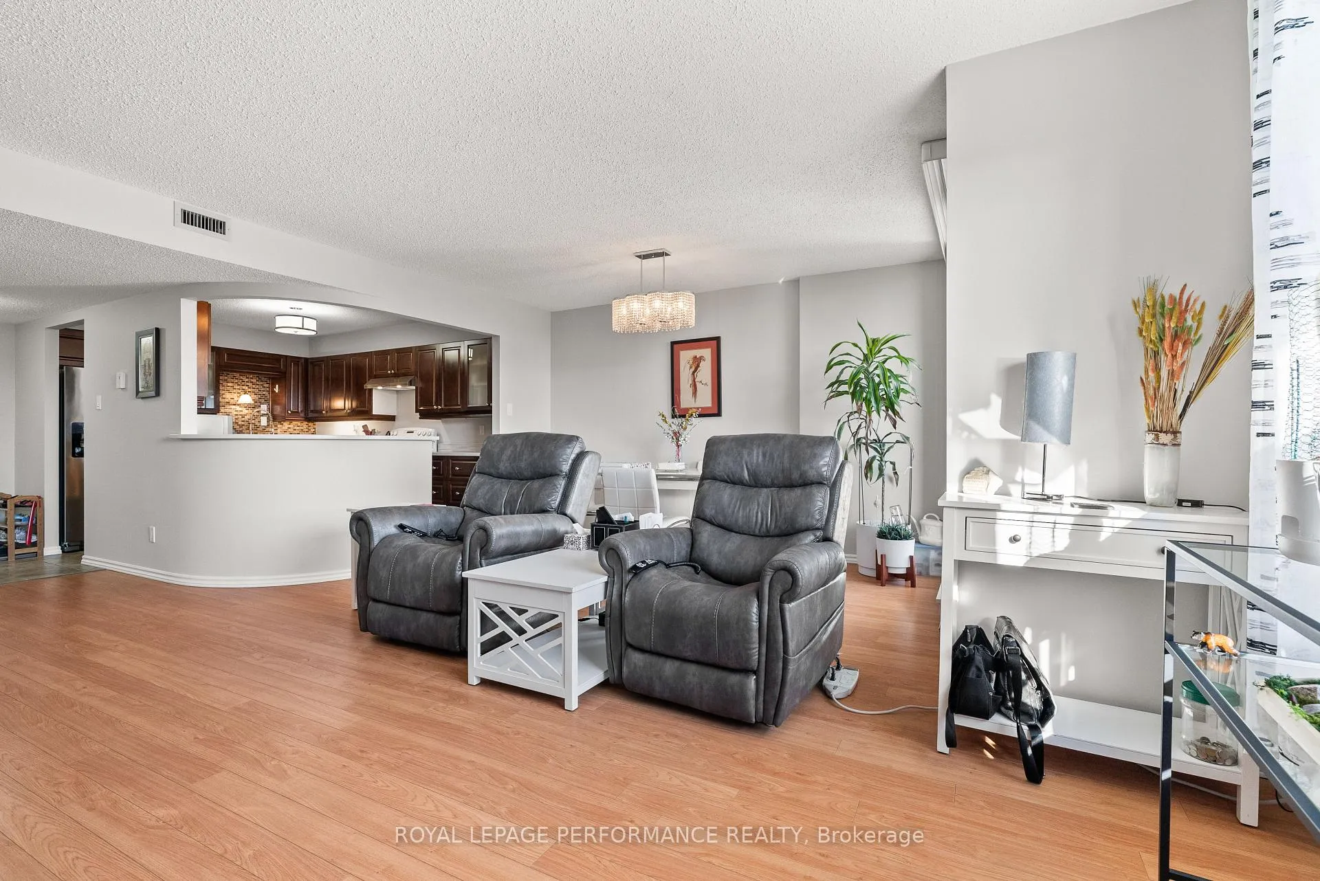 Photo 3 of Unit Unit #407, 200 Lafontaine Avenue, Ottawa, Vanier — HOMEH