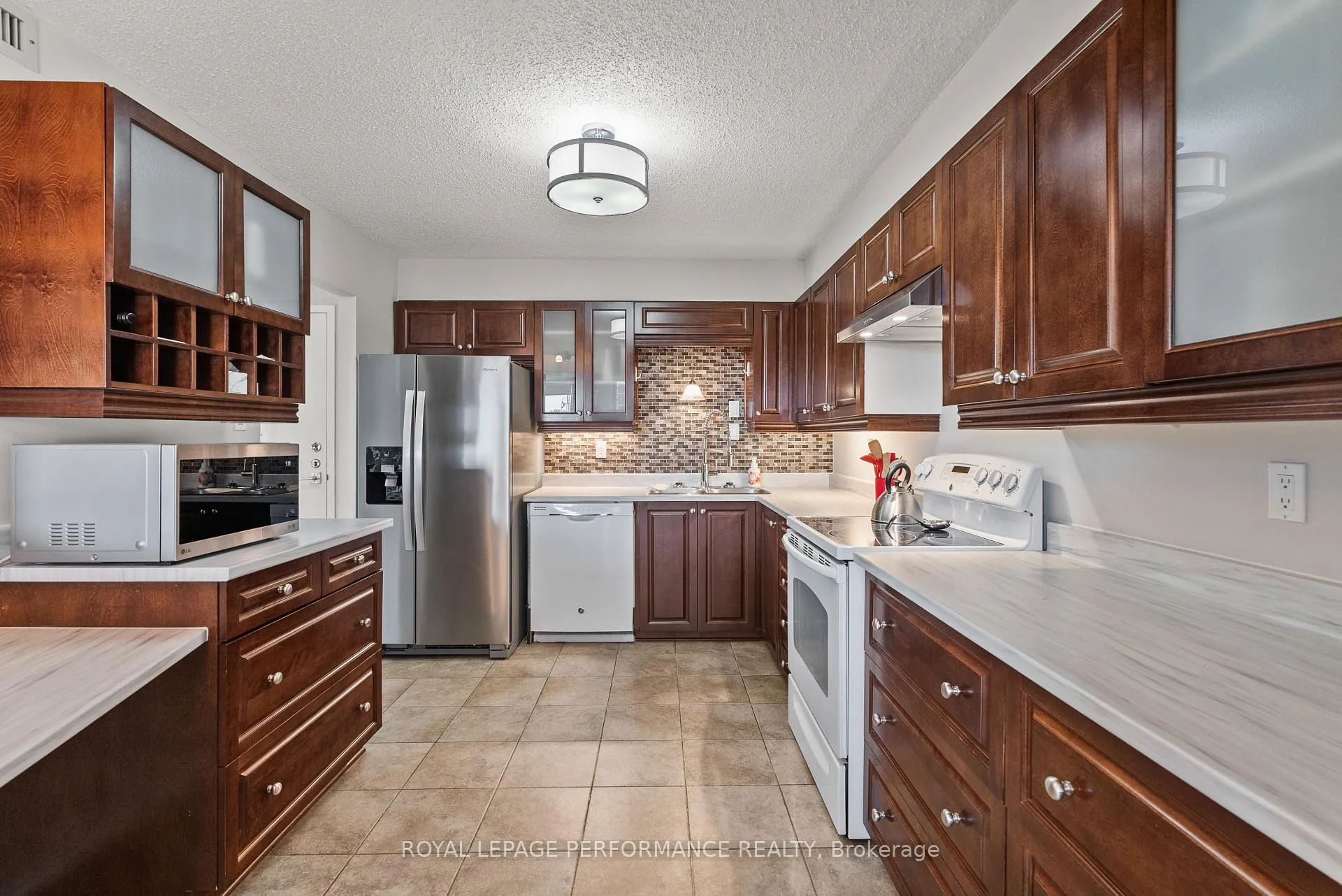 Photo 5 of Unit Unit #407, 200 Lafontaine Avenue, Ottawa, Vanier — HOMEH