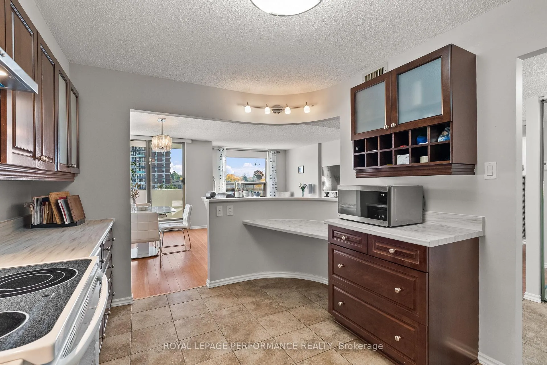 Photo 6 of Unit Unit #407, 200 Lafontaine Avenue, Ottawa, Vanier — HOMEH