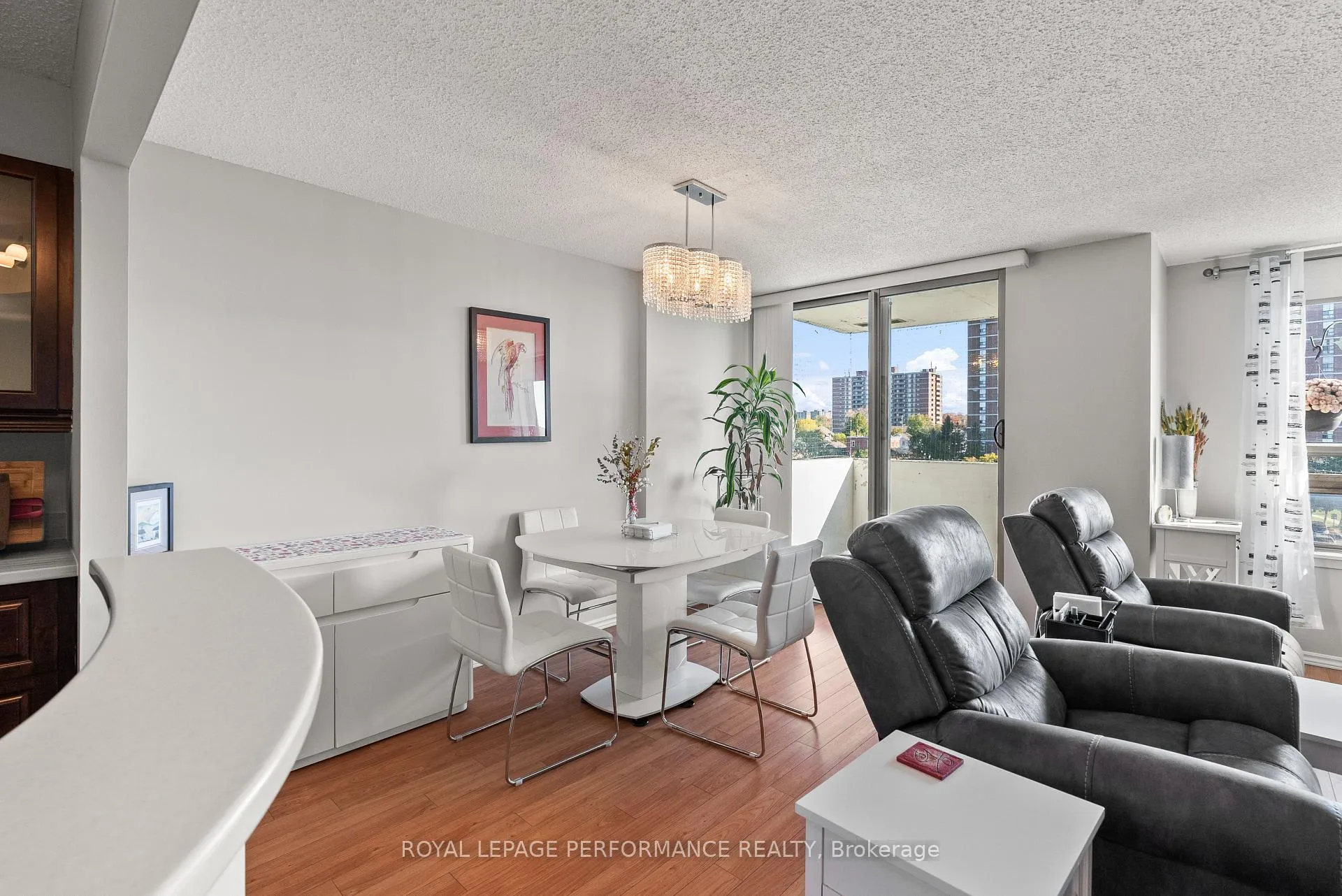 Photo 7 of Unit Unit #407, 200 Lafontaine Avenue, Ottawa, Vanier — HOMEH
