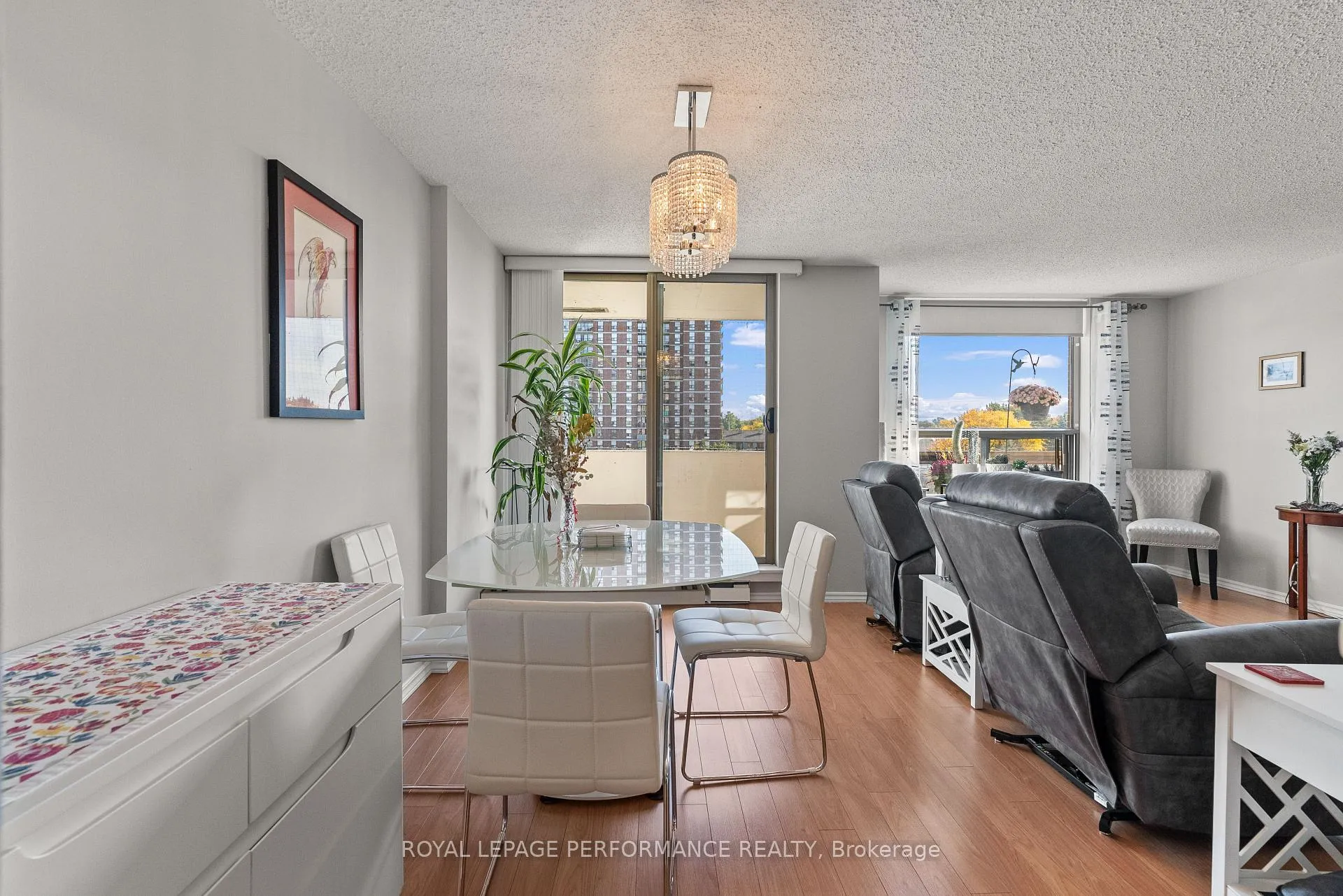 Photo 8 of Unit Unit #407, 200 Lafontaine Avenue, Ottawa, Vanier — HOMEH
