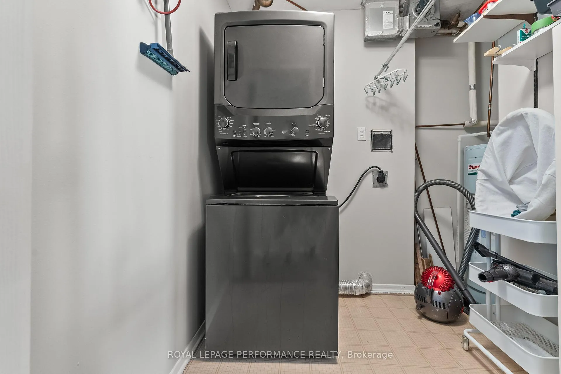 Photo 11 of Unit Unit #407, 200 Lafontaine Avenue, Ottawa, Vanier — HOMEH