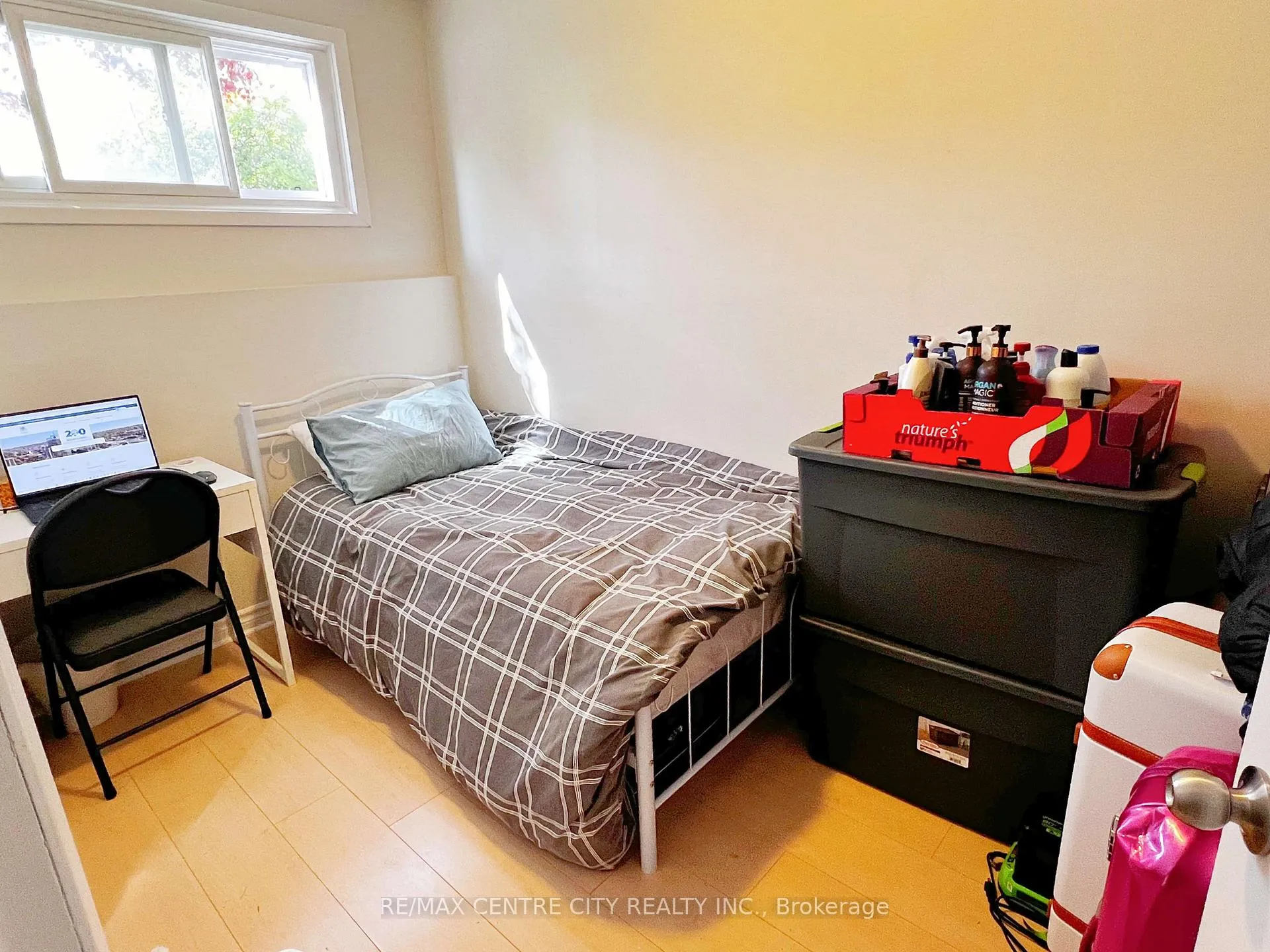 Photo 3 of 116 Paperbirch Crescent E, London, North K — HOMEH
