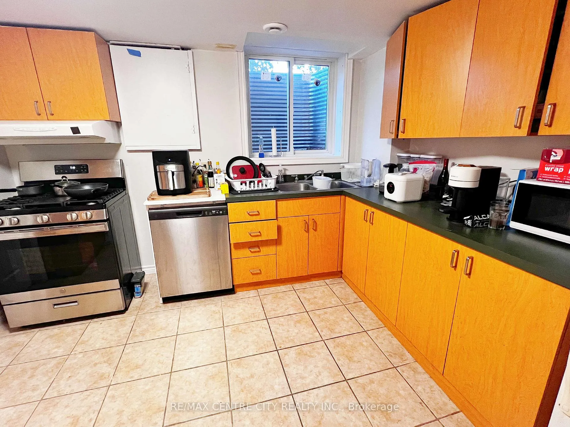 Photo 5 of 116 Paperbirch Crescent E, London, North K — HOMEH