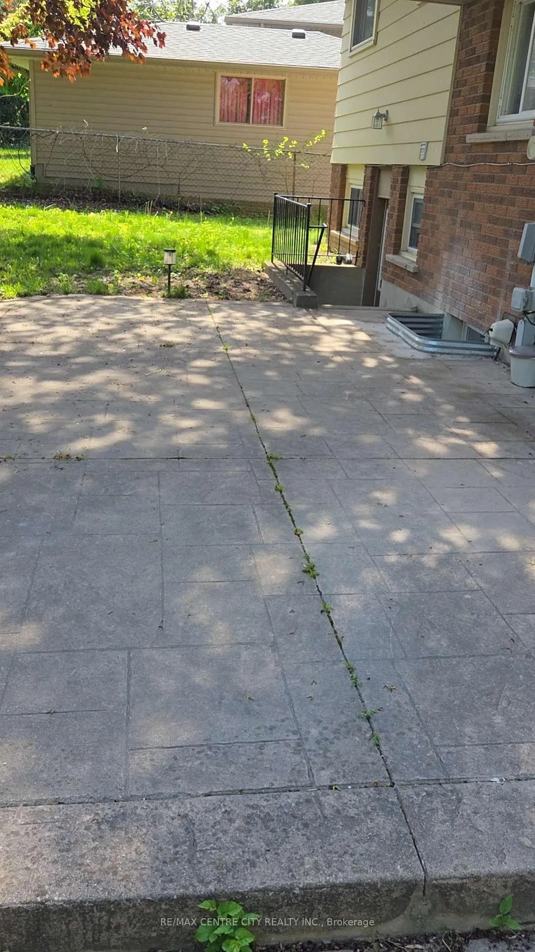 Photo 10 of 116 Paperbirch Crescent E, London, North K — HOMEH