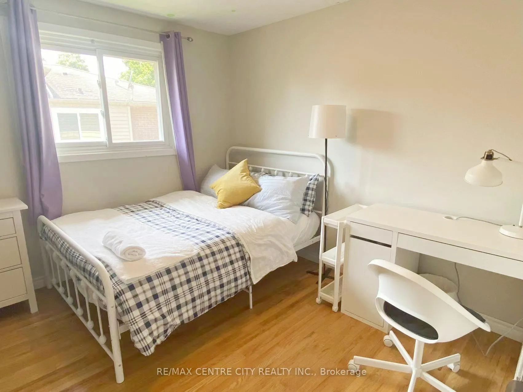Photo 14 of 116 Paperbirch Crescent E, London, North K — HOMEH