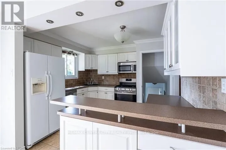 Photo 15 of 116 Paperbirch Crescent E, London, North K — HOMEH