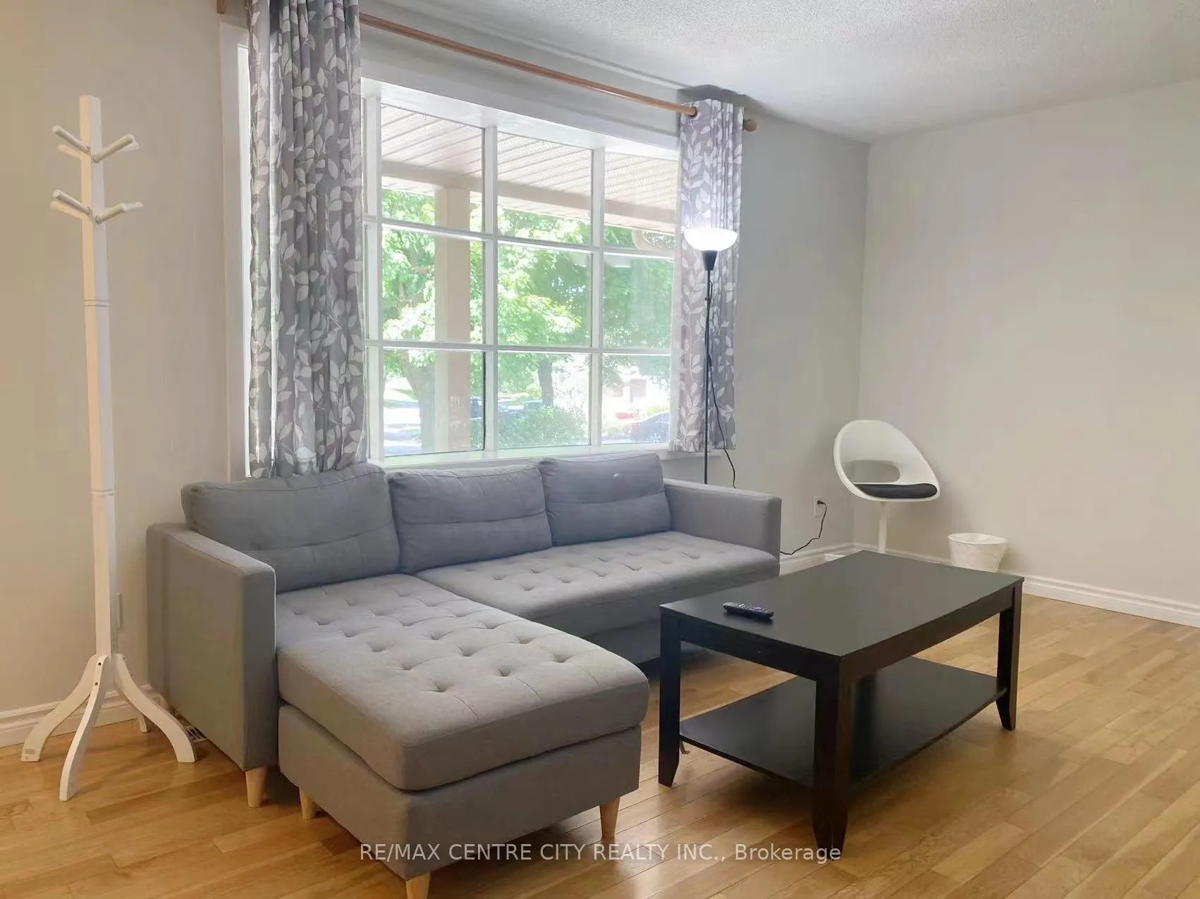 Photo 16 of 116 Paperbirch Crescent E, London, North K — HOMEH