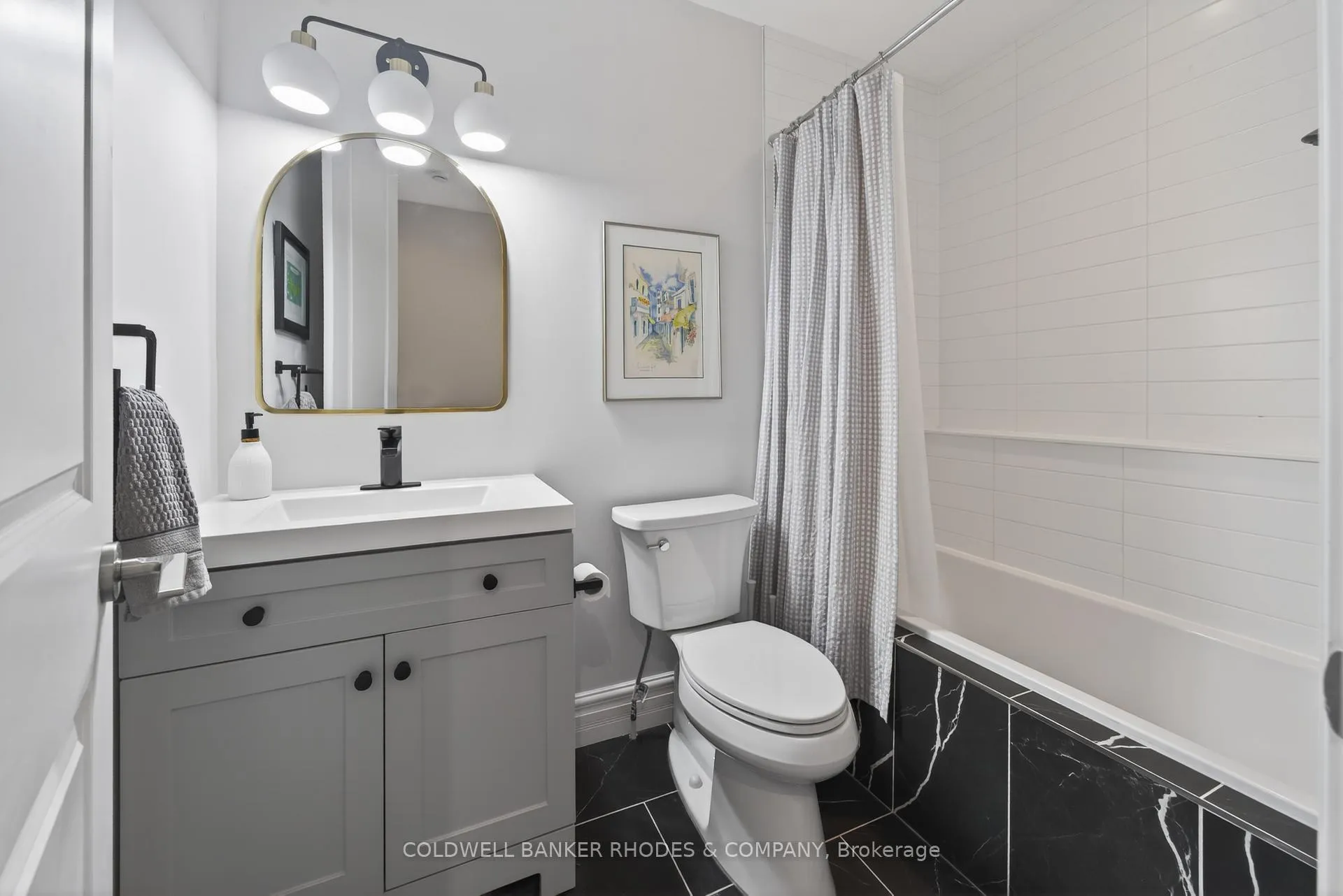 Photo 8 of Unit A, 213 Ivy Crescent, Ottawa, Lindenlea — HOMEH