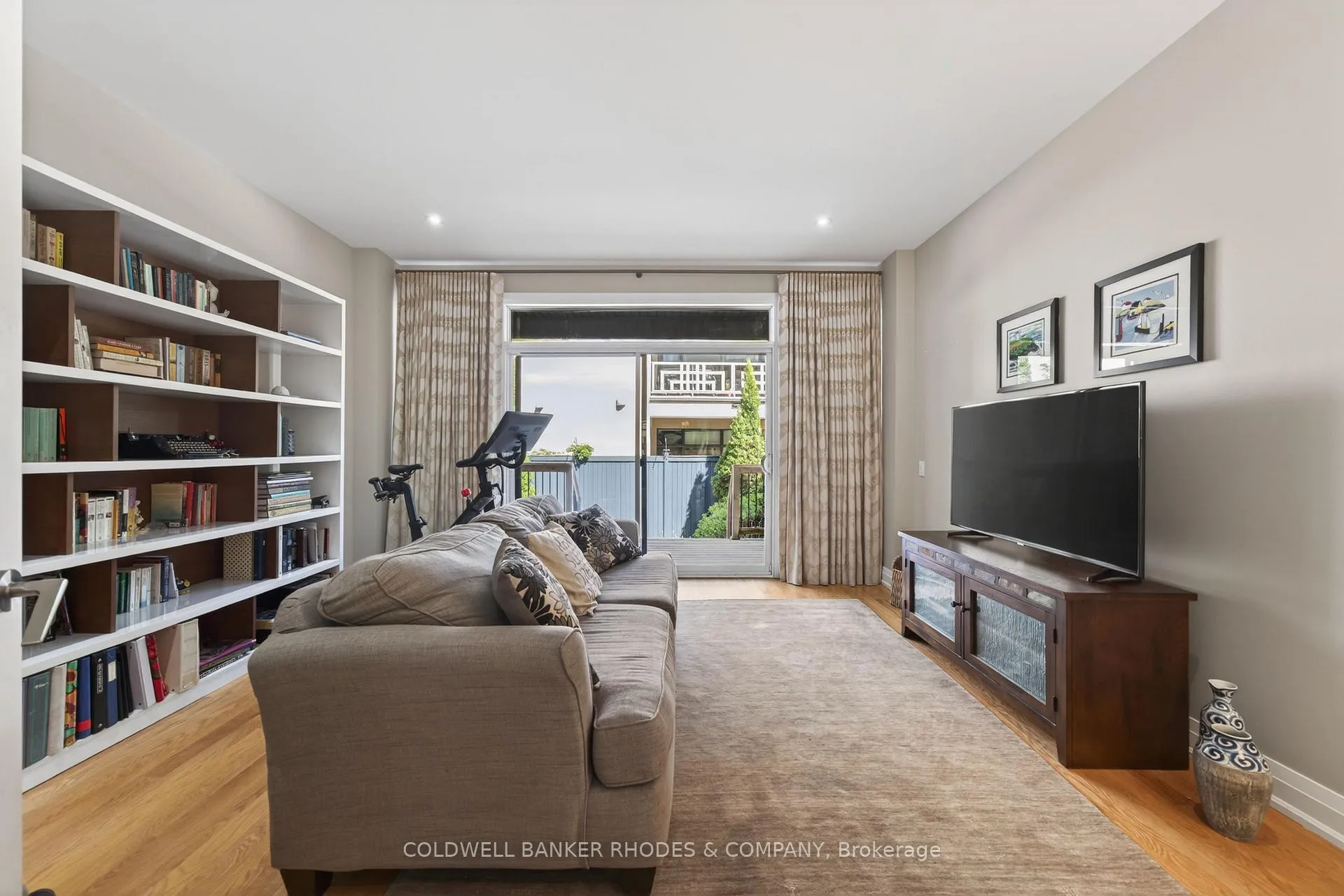 Photo 9 of Unit A, 213 Ivy Crescent, Ottawa, Lindenlea — HOMEH