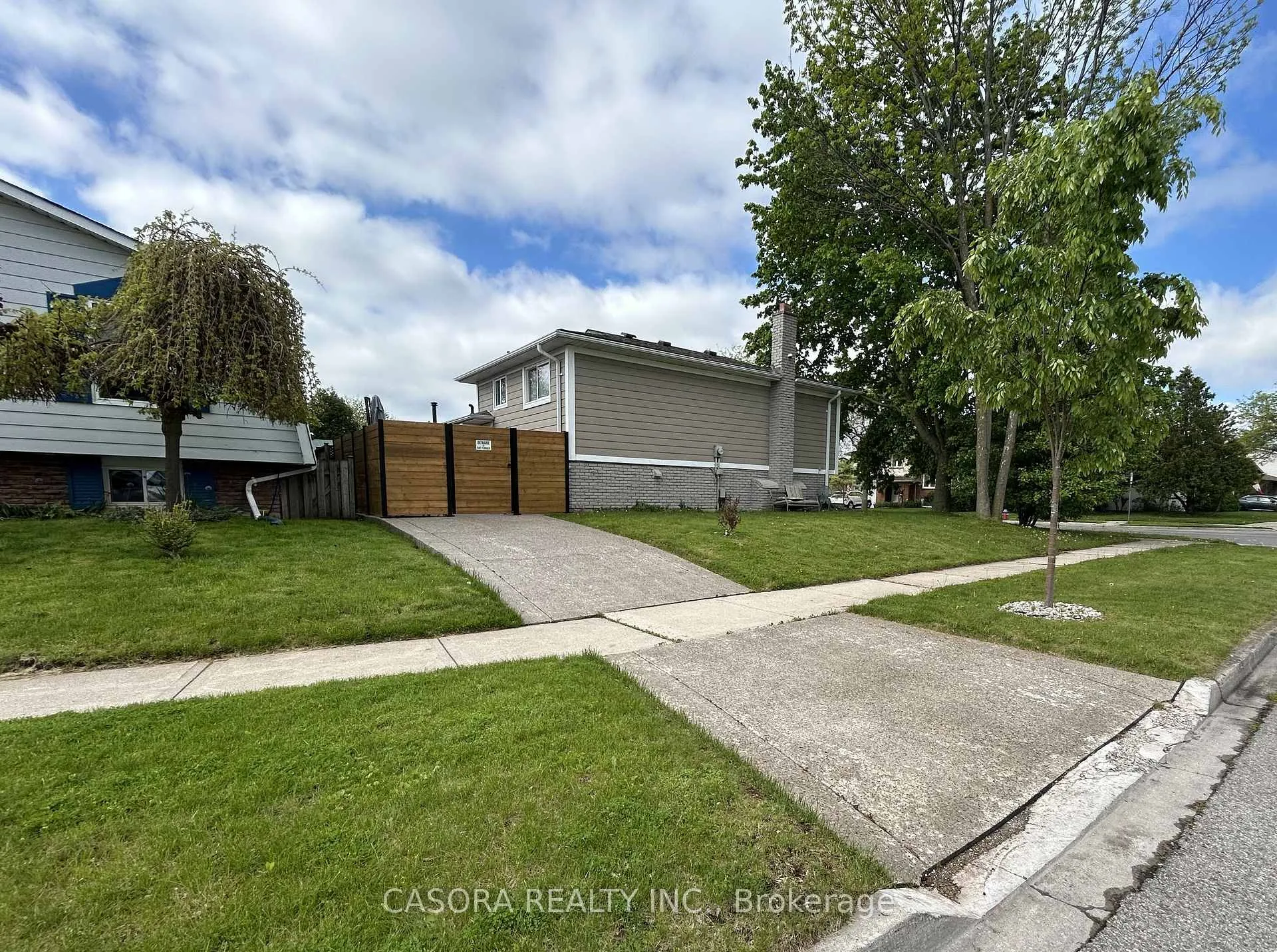 Photo 1 of Unit LOWER, 4258 Longmoor Avenue, Burlington, Shoreacres — HOMEH