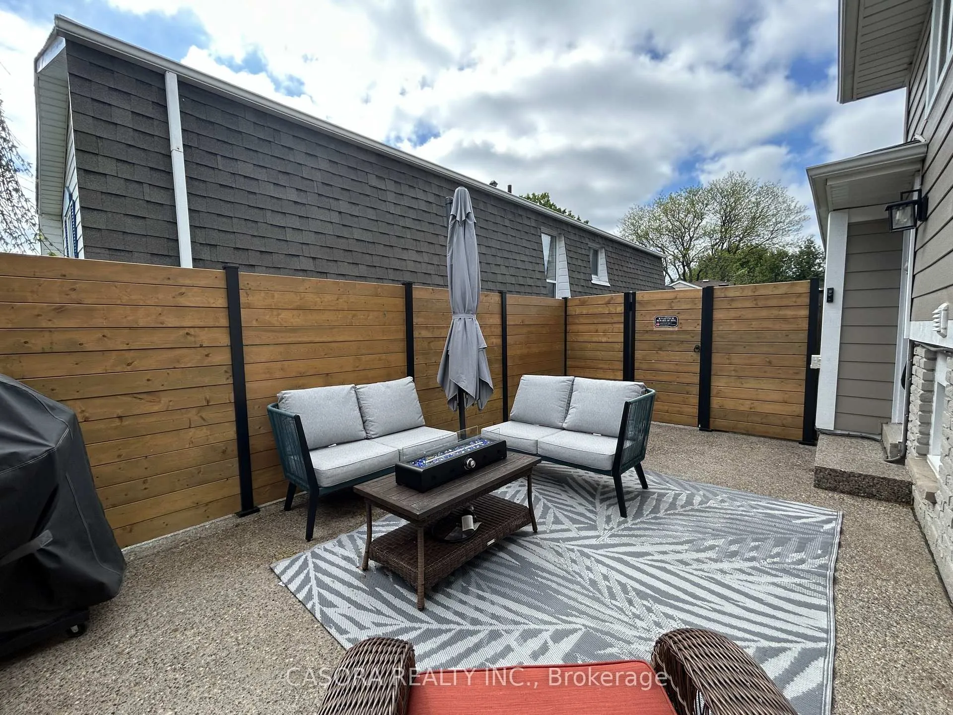 Photo 3 of Unit LOWER, 4258 Longmoor Avenue, Burlington, Shoreacres — HOMEH