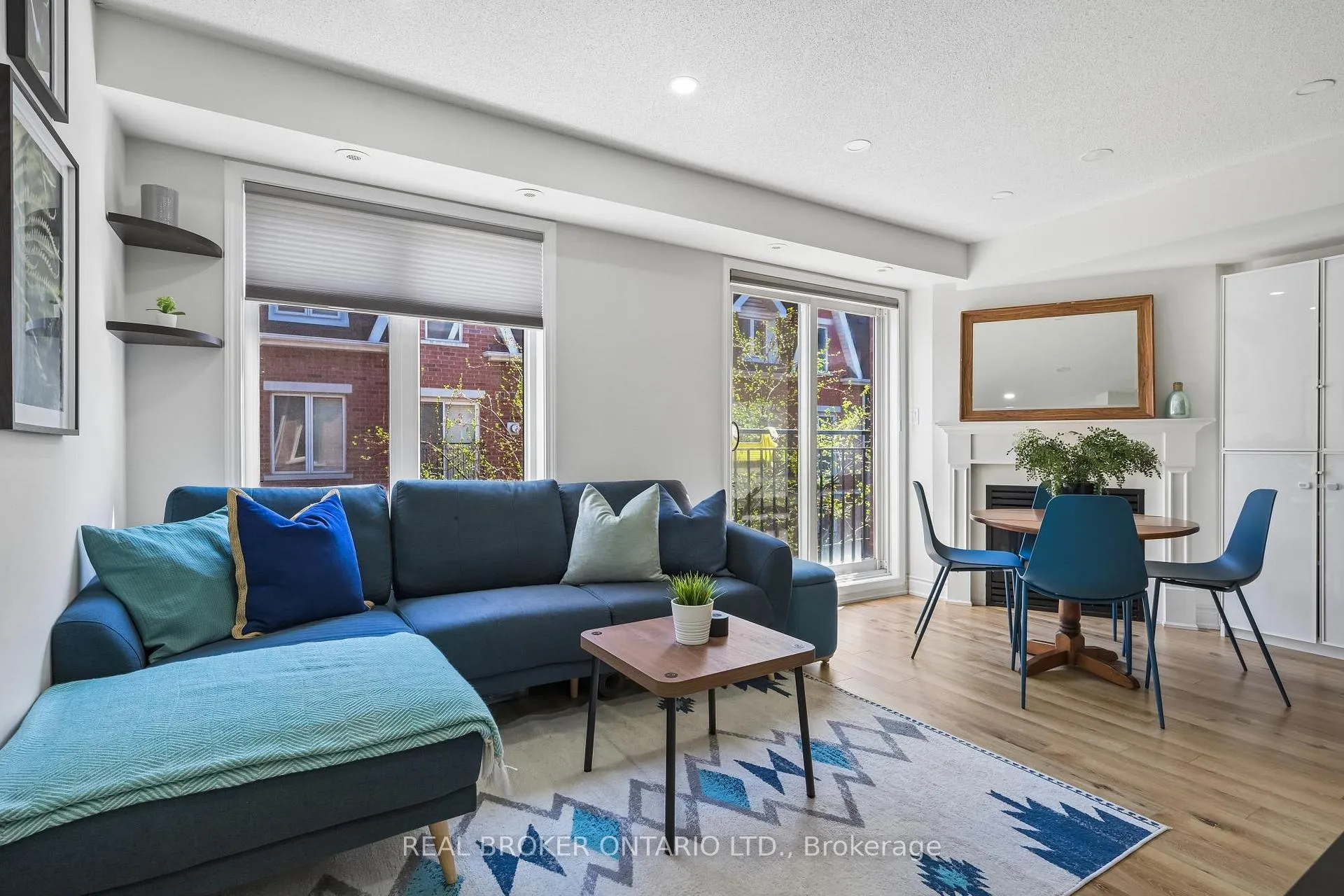 Front of Unit 1011, 18 Laidlaw Street