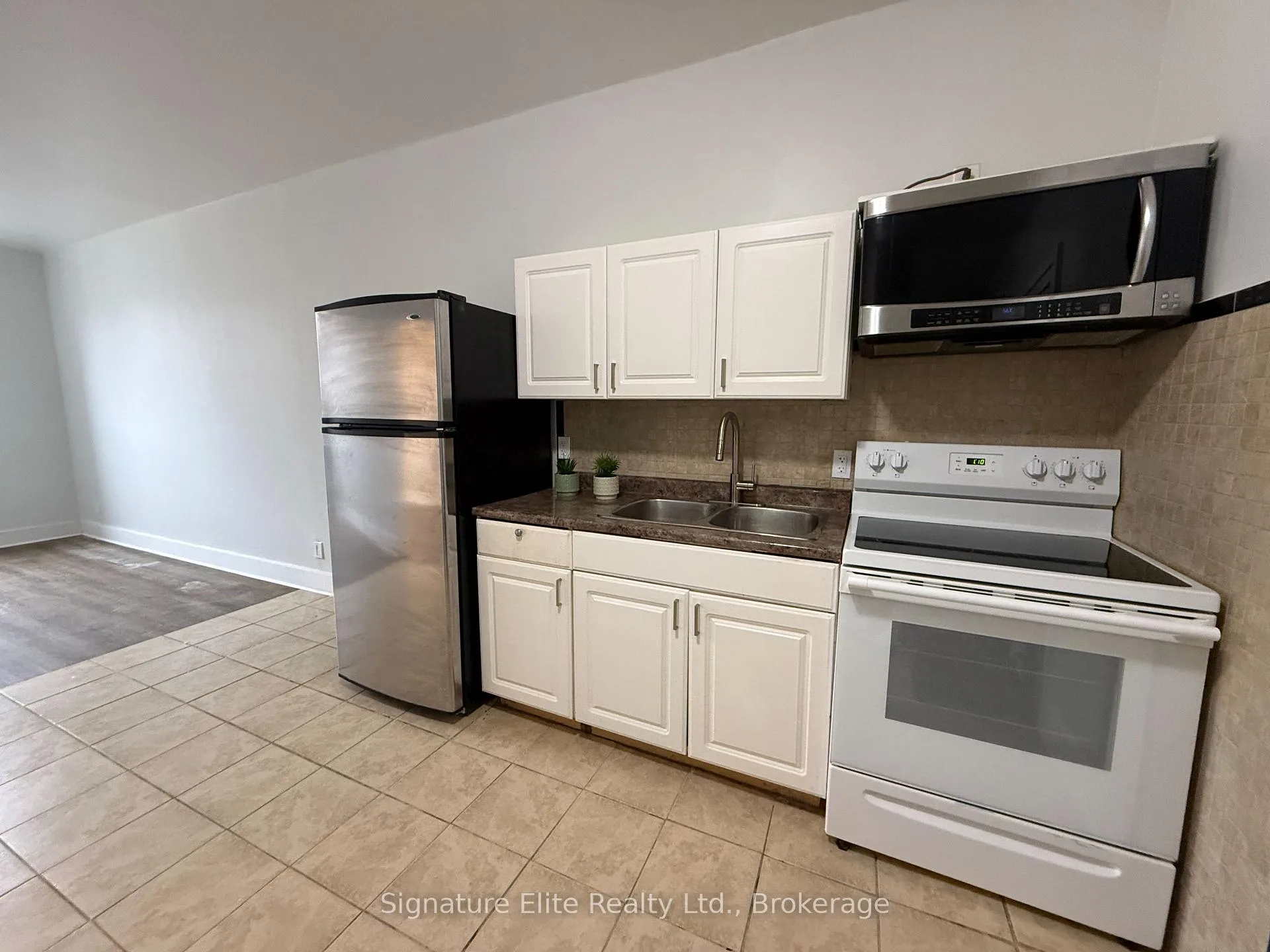 Photo 10 of Unit 2, 372 Darling Street, Brantford, East Ward — HOMEH