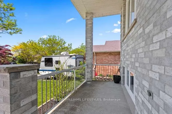 Photo 4 of 143 Gerald Crescent, London, South J — HOMEH