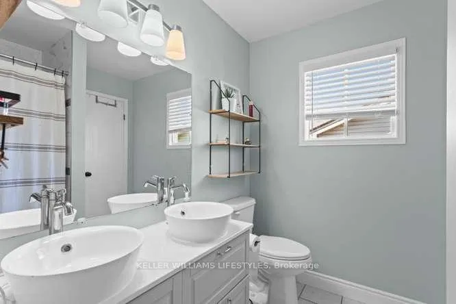 Photo 17 of 143 Gerald Crescent, London, South J — HOMEH