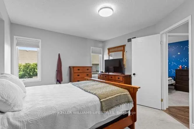 Photo 24 of 143 Gerald Crescent, London, South J — HOMEH